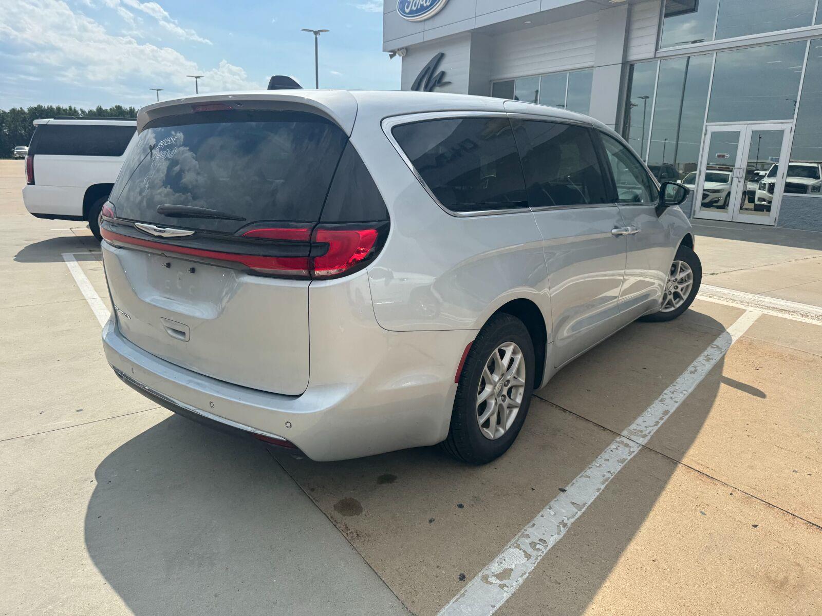 Used 2024 Silver Mist Clearcoat Chrysler Touring L image 4