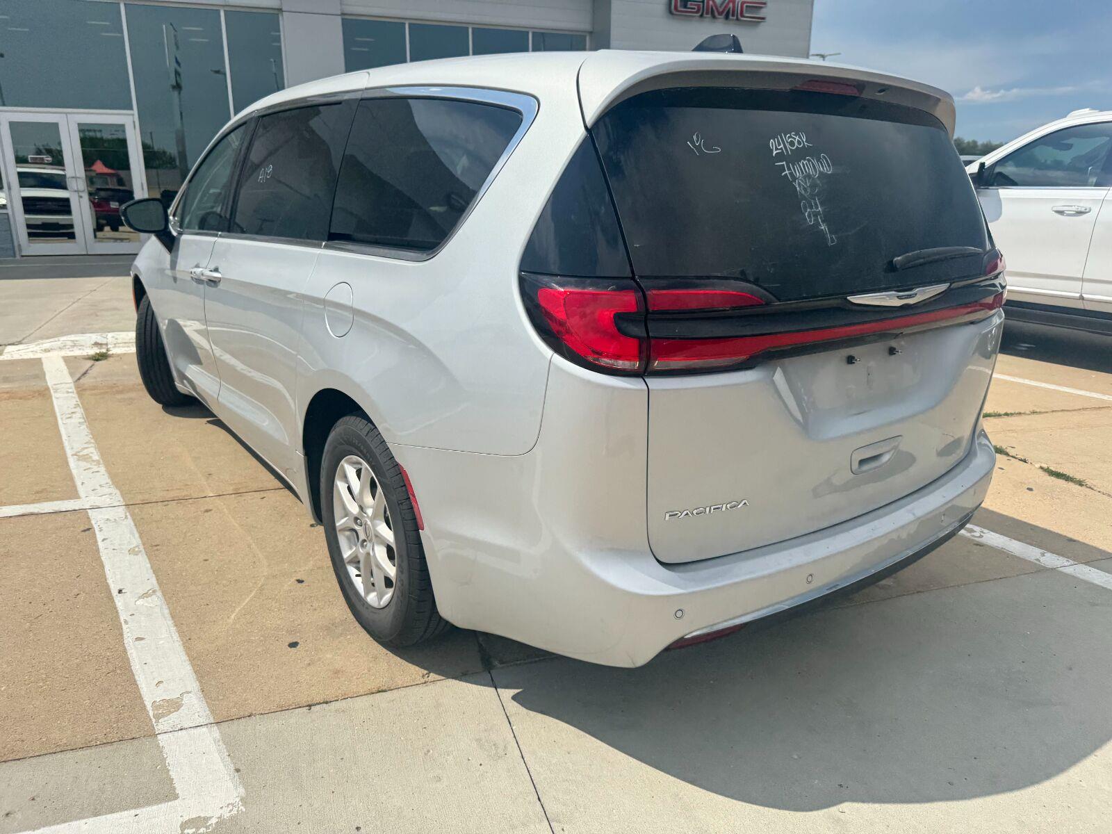 Used 2024 Silver Mist Clearcoat Chrysler Touring L image 6