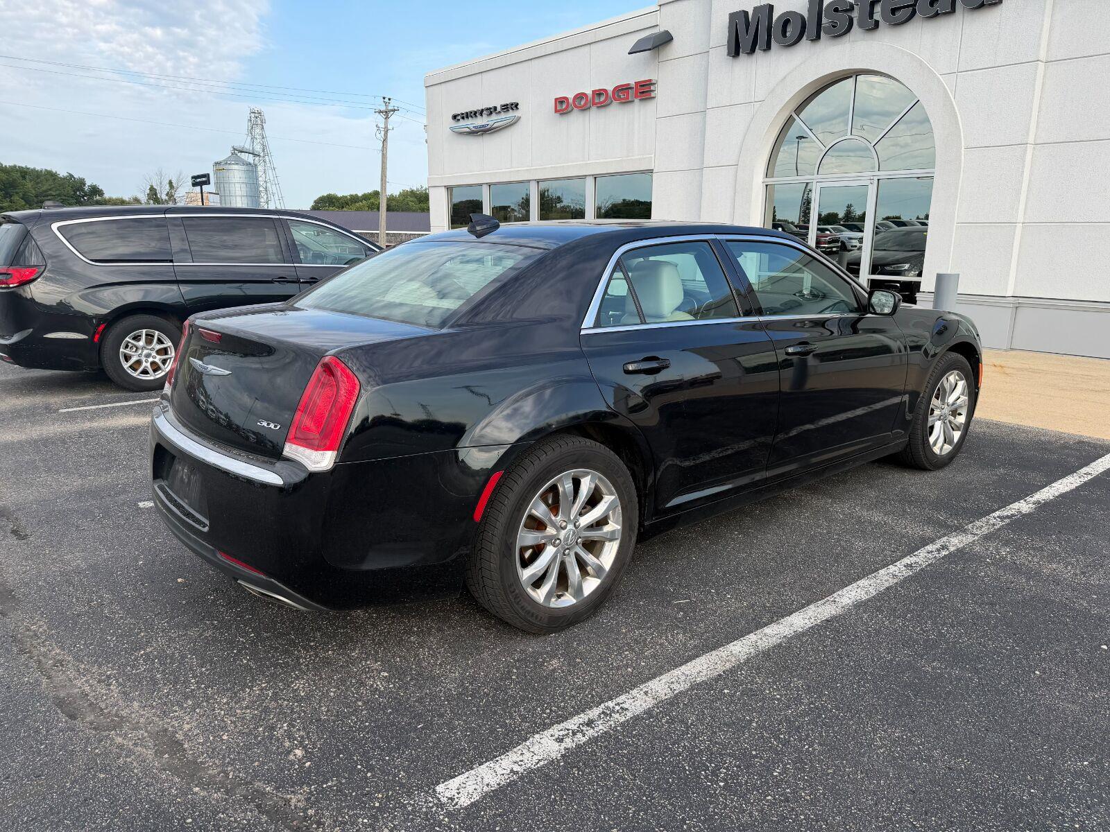 Used 2017 Gloss Black Chrysler Limited image 2