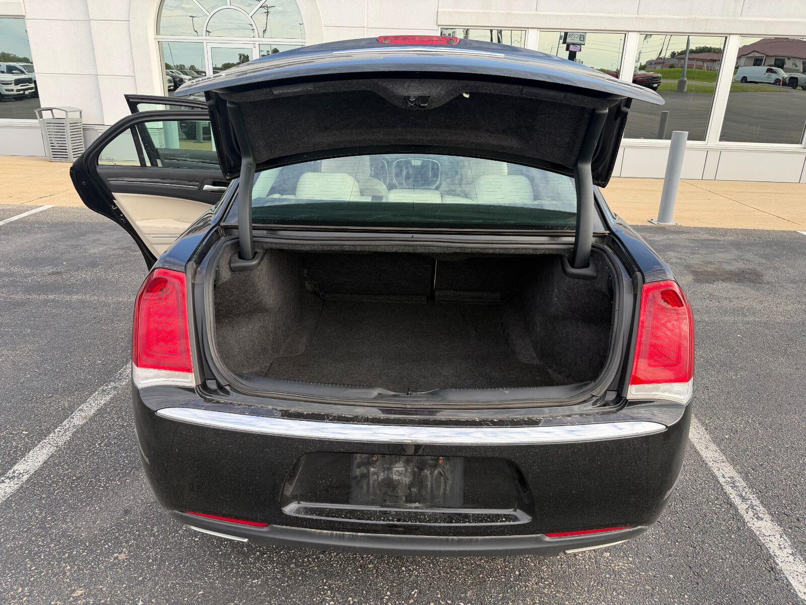 Used 2017 Gloss Black Chrysler Limited image 3
