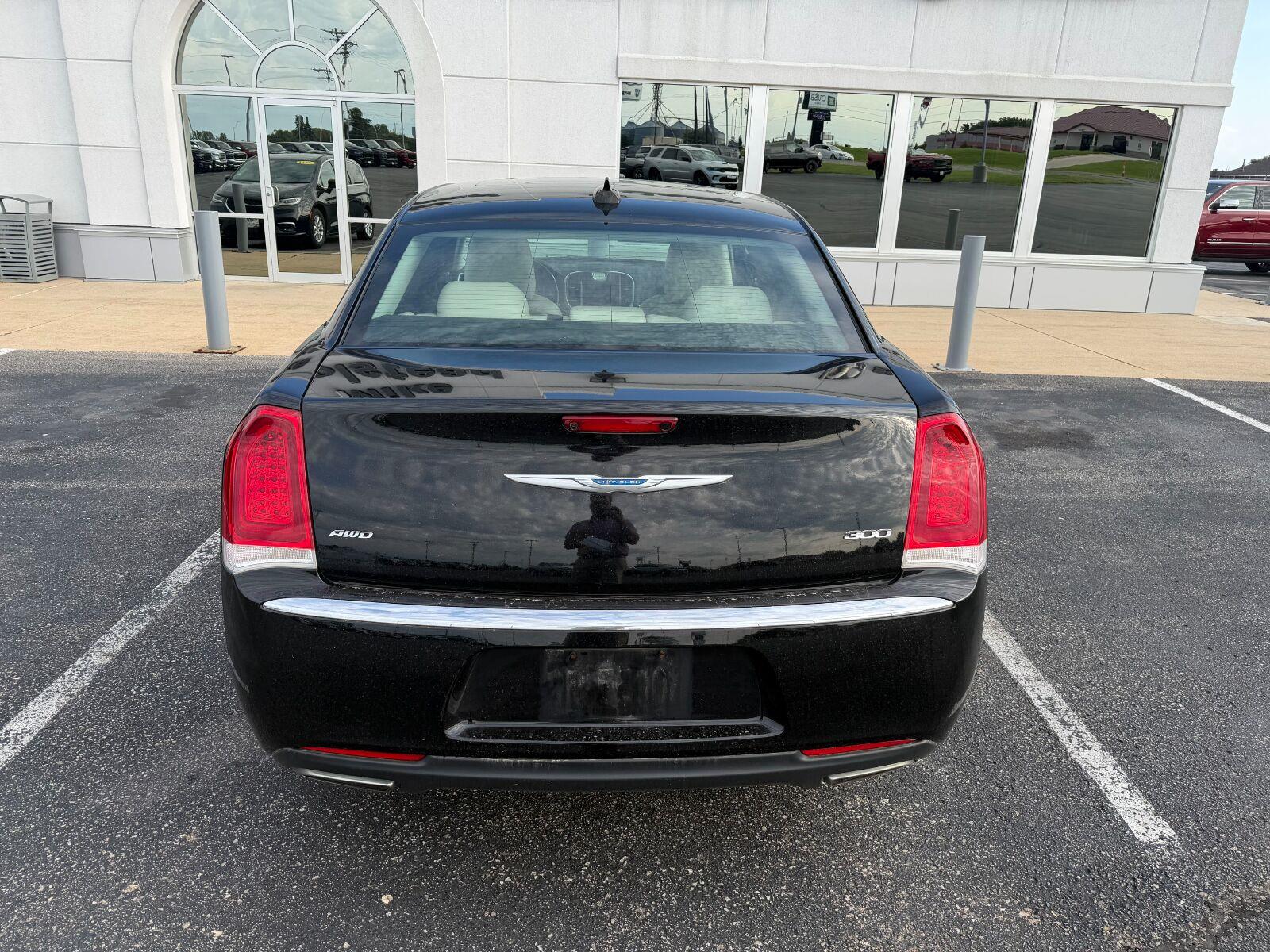 Used 2017 Gloss Black Chrysler Limited image 4