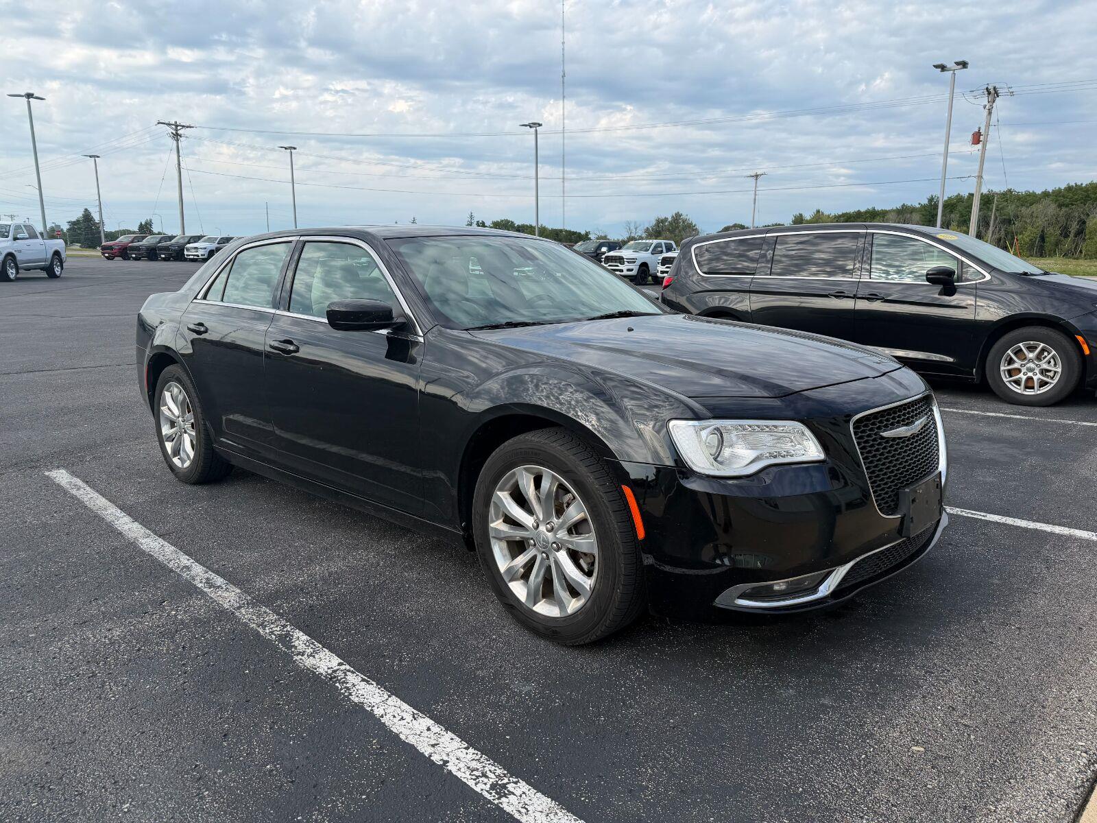 Used 2017 Gloss Black Chrysler Limited image 5