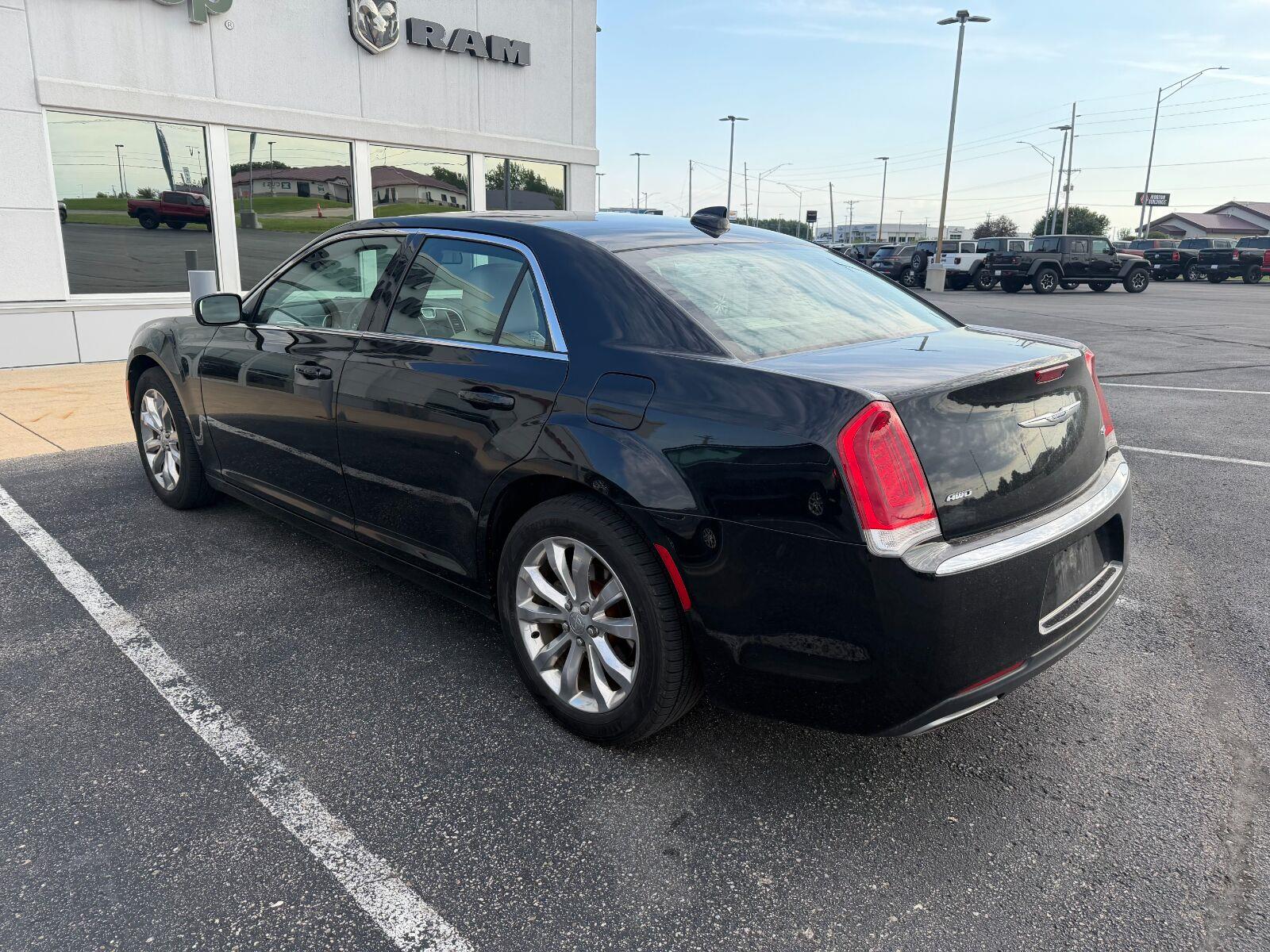 Used 2017 Gloss Black Chrysler Limited image 7