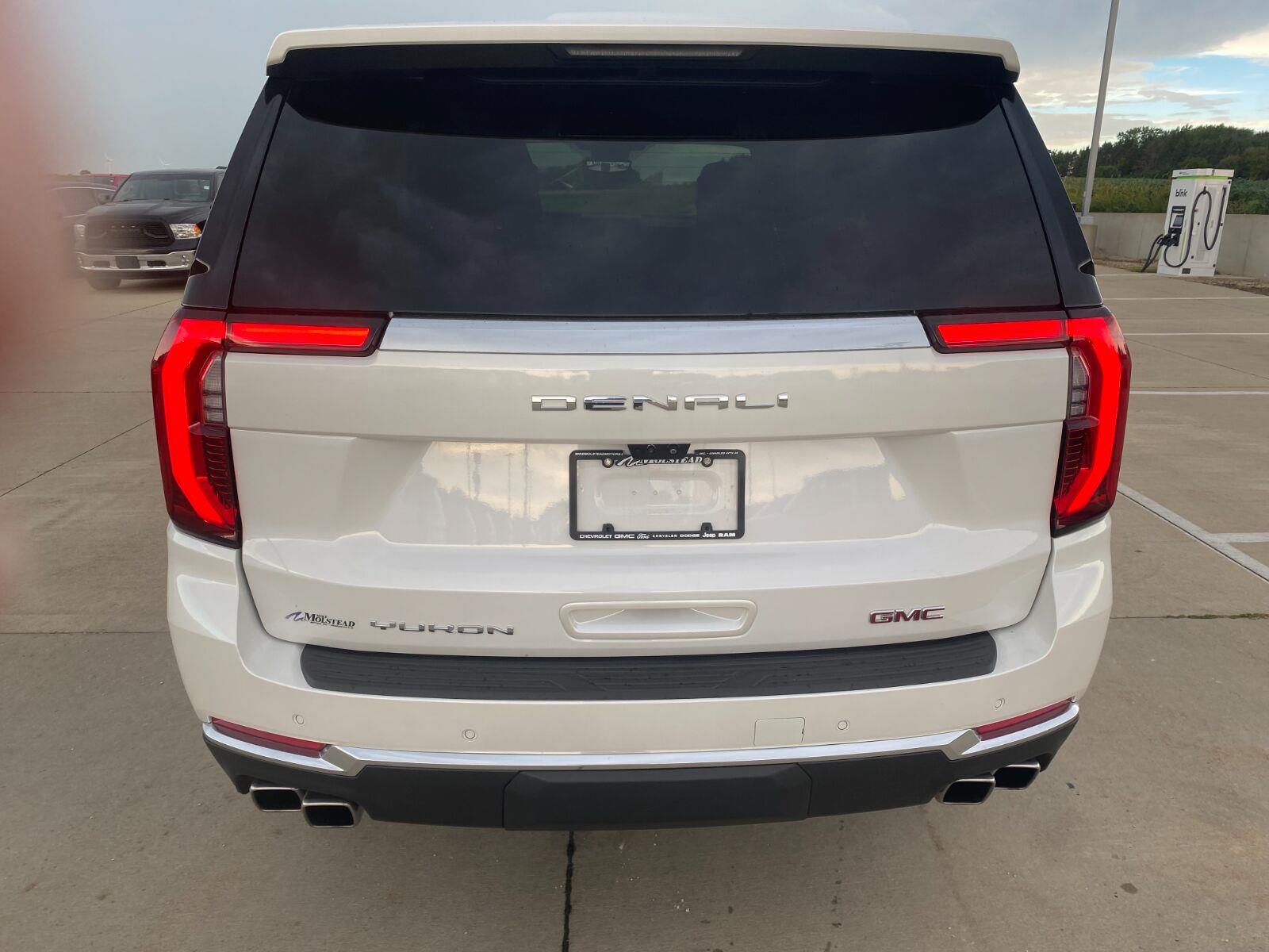 Used 2025 White Frost Tricoat GMC Denali image 3
