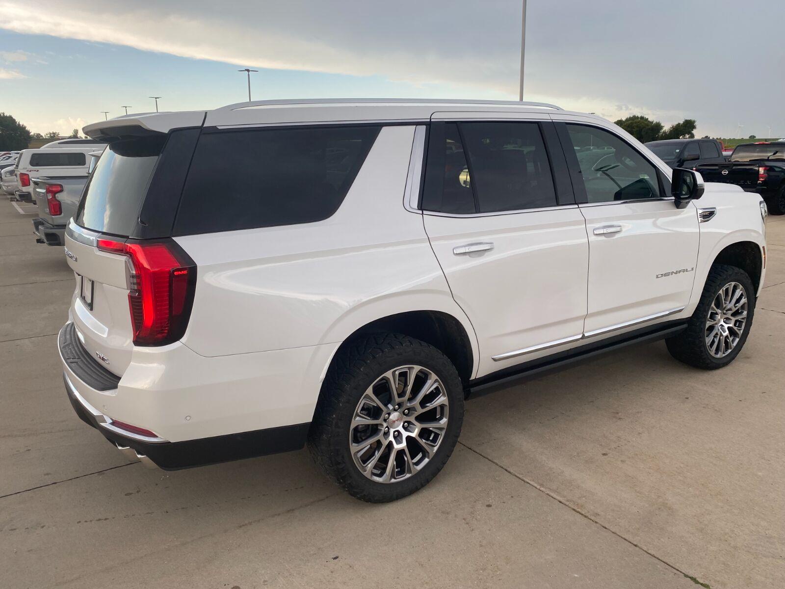 Used 2025 White Frost Tricoat GMC Denali image 5