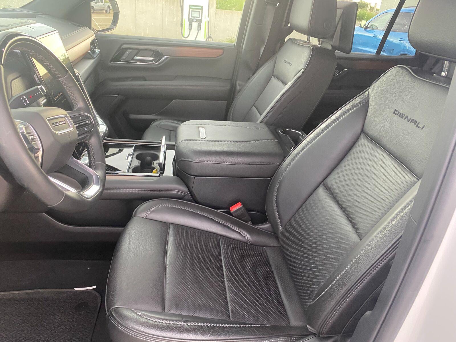 Used 2025 White Frost Tricoat GMC Denali image 10