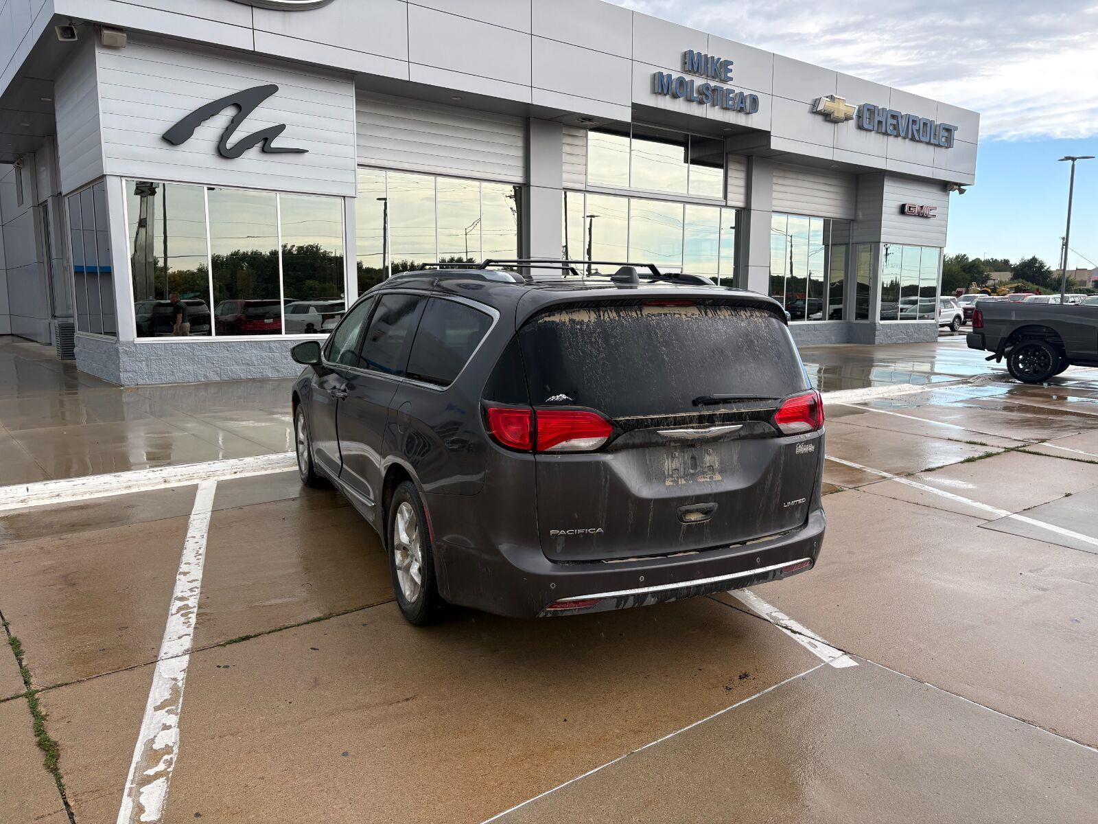Used 2018 Granite Crystal Metallic Clearcoat Chrysler Limited image 6