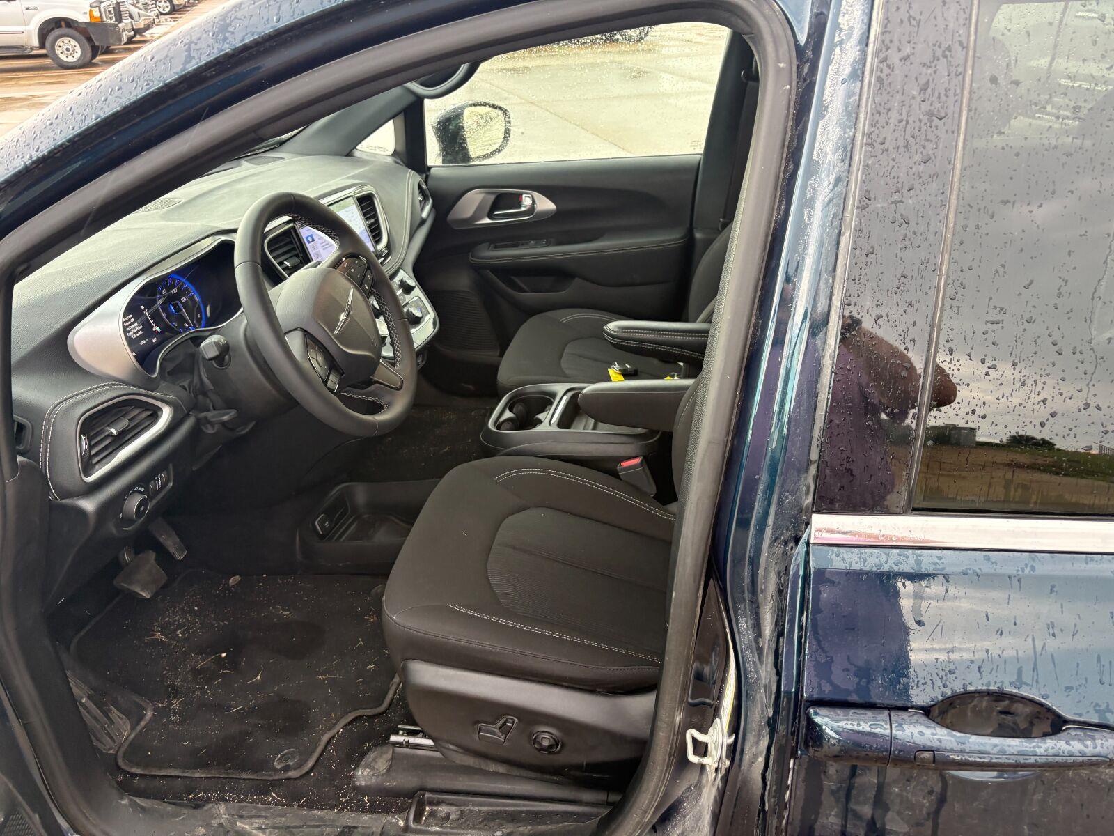 Used 2024 Fathom Blue Pearlcoat Chrysler Touring image 7