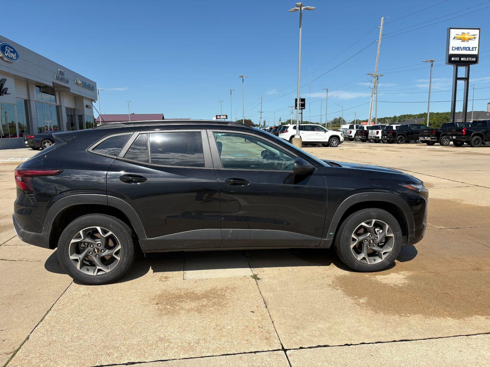 Used 2025 Mosaic Black Metallic Chevrolet LT image 6