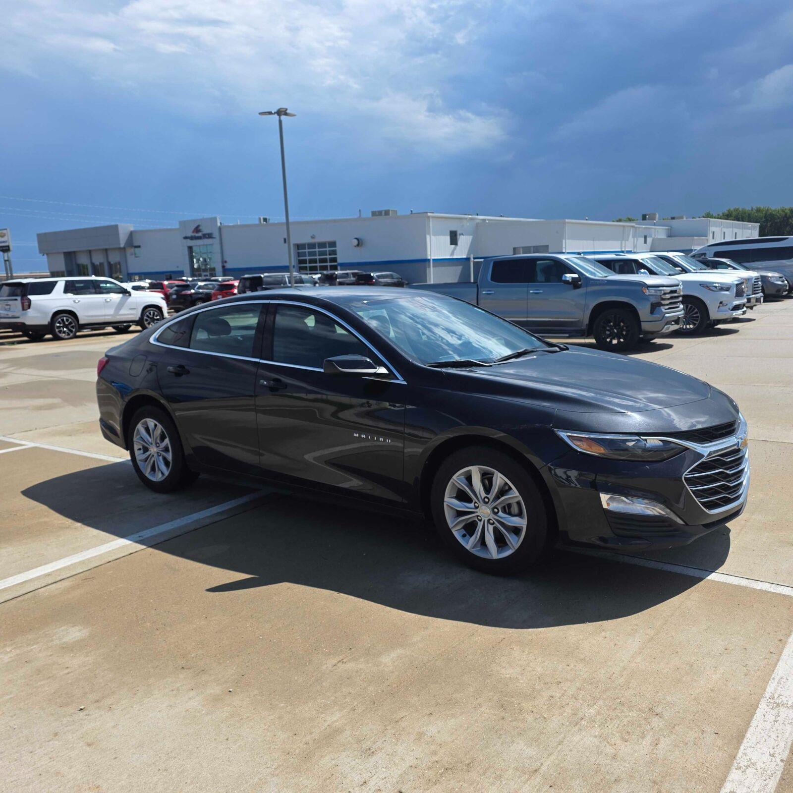 Used 2025 Mosaic Black Metallic Chevrolet LT image 4
