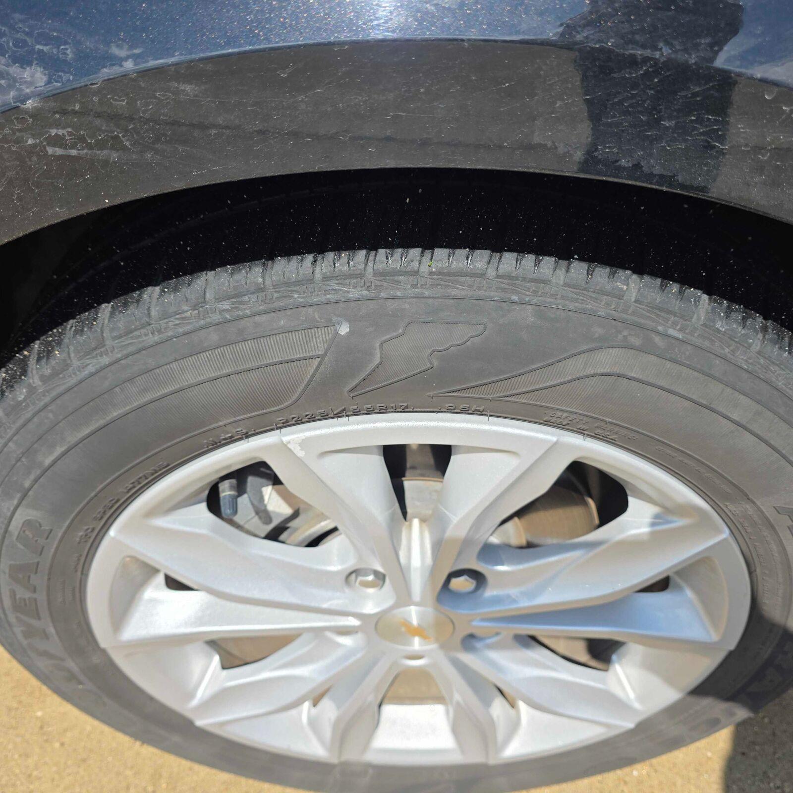 Used 2025 Mosaic Black Metallic Chevrolet LT image 9