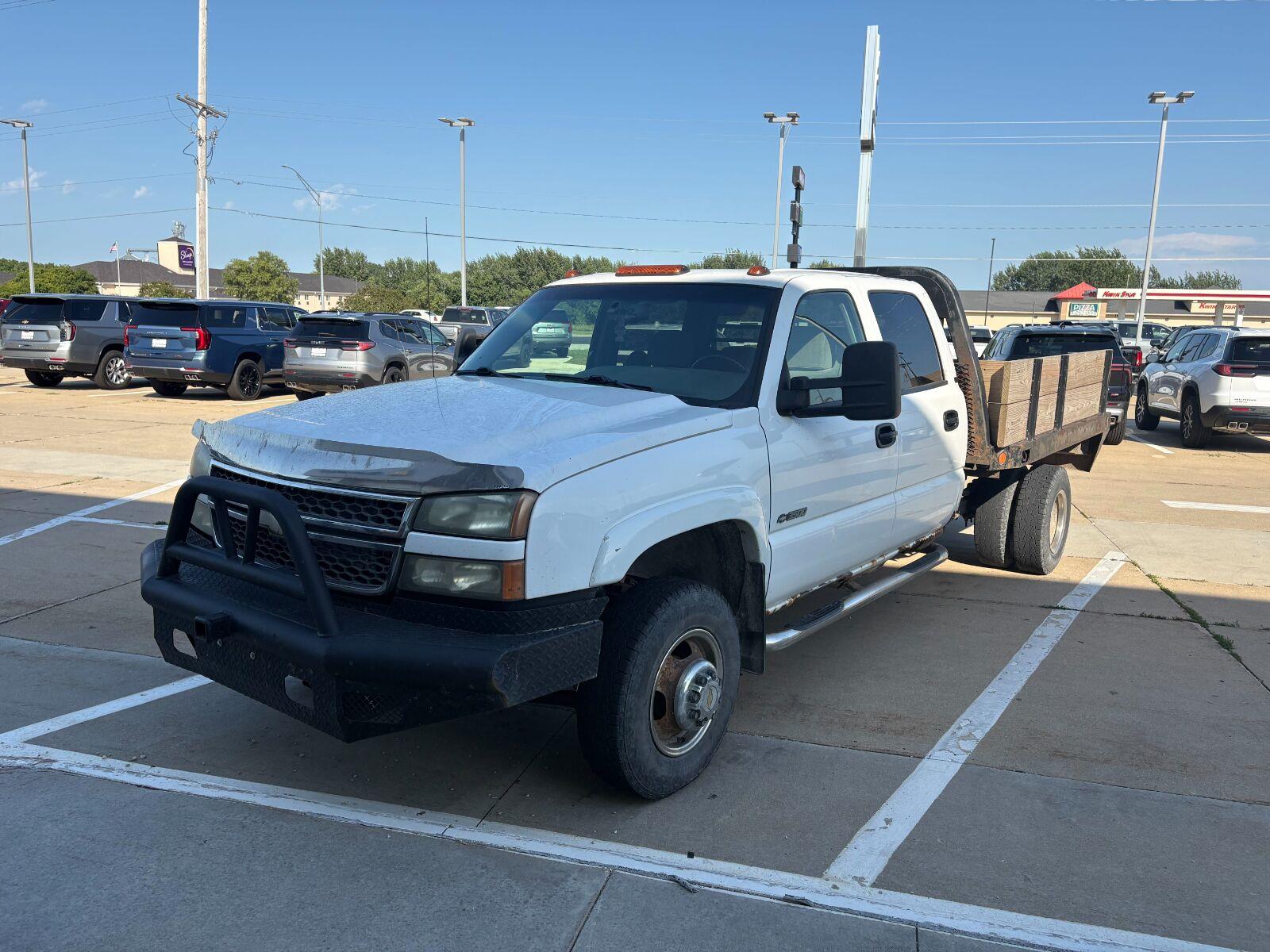 Summit White 2005 Chevrolet Silverado 3500 Pickup Truck Rear-Wheel Drive 4-Speed Automatic Overdrive