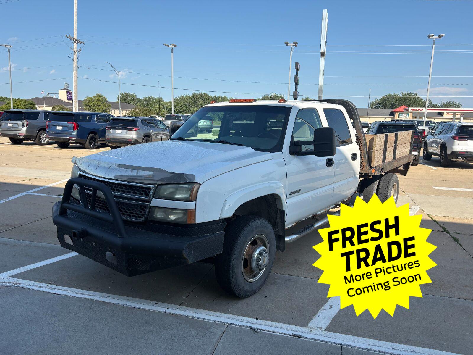 Summit White 2005 Chevrolet Silverado 3500 Pickup Truck Rear-Wheel Drive 4-Speed Automatic Overdrive