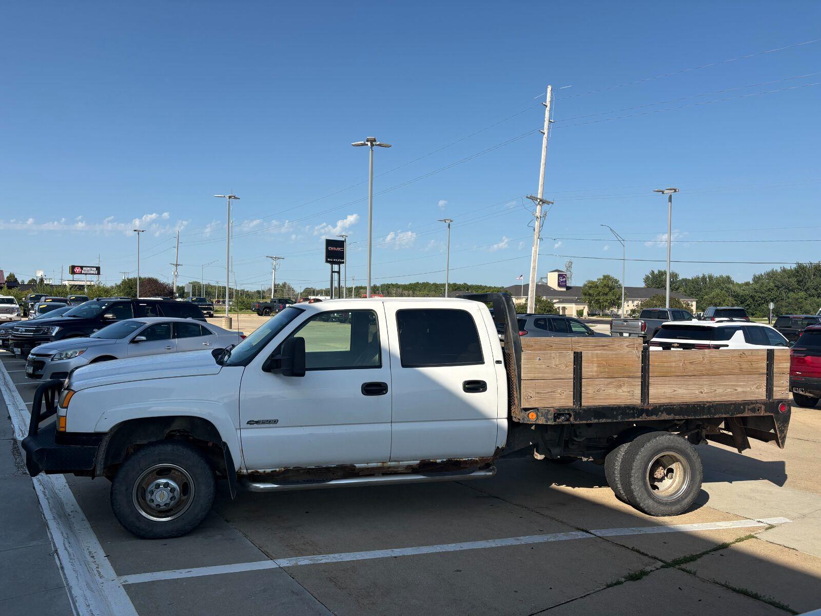 Used 2005 Summit White Chevrolet LS image 3