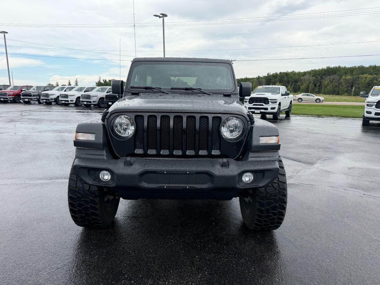 Used 2018 Black Clearcoat Jeep Sport S image 2
