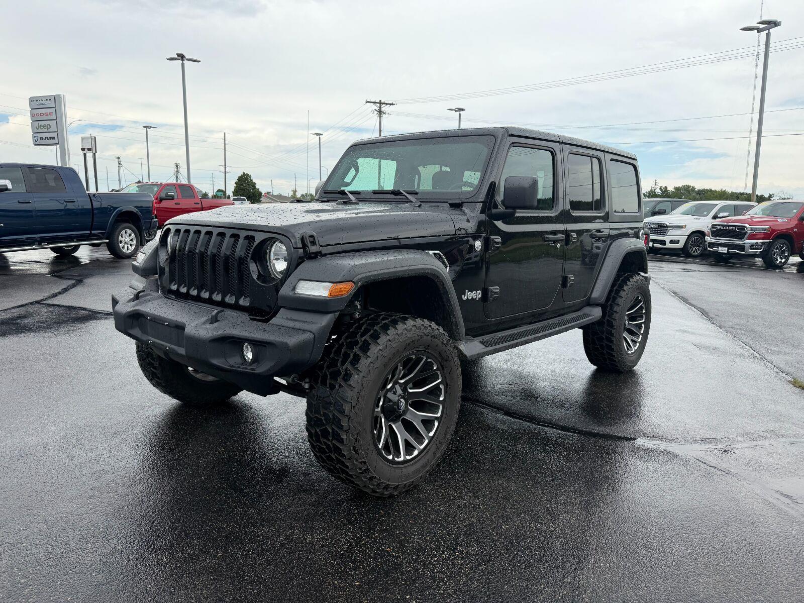 Used 2018 Black Clearcoat Jeep Sport S image 4