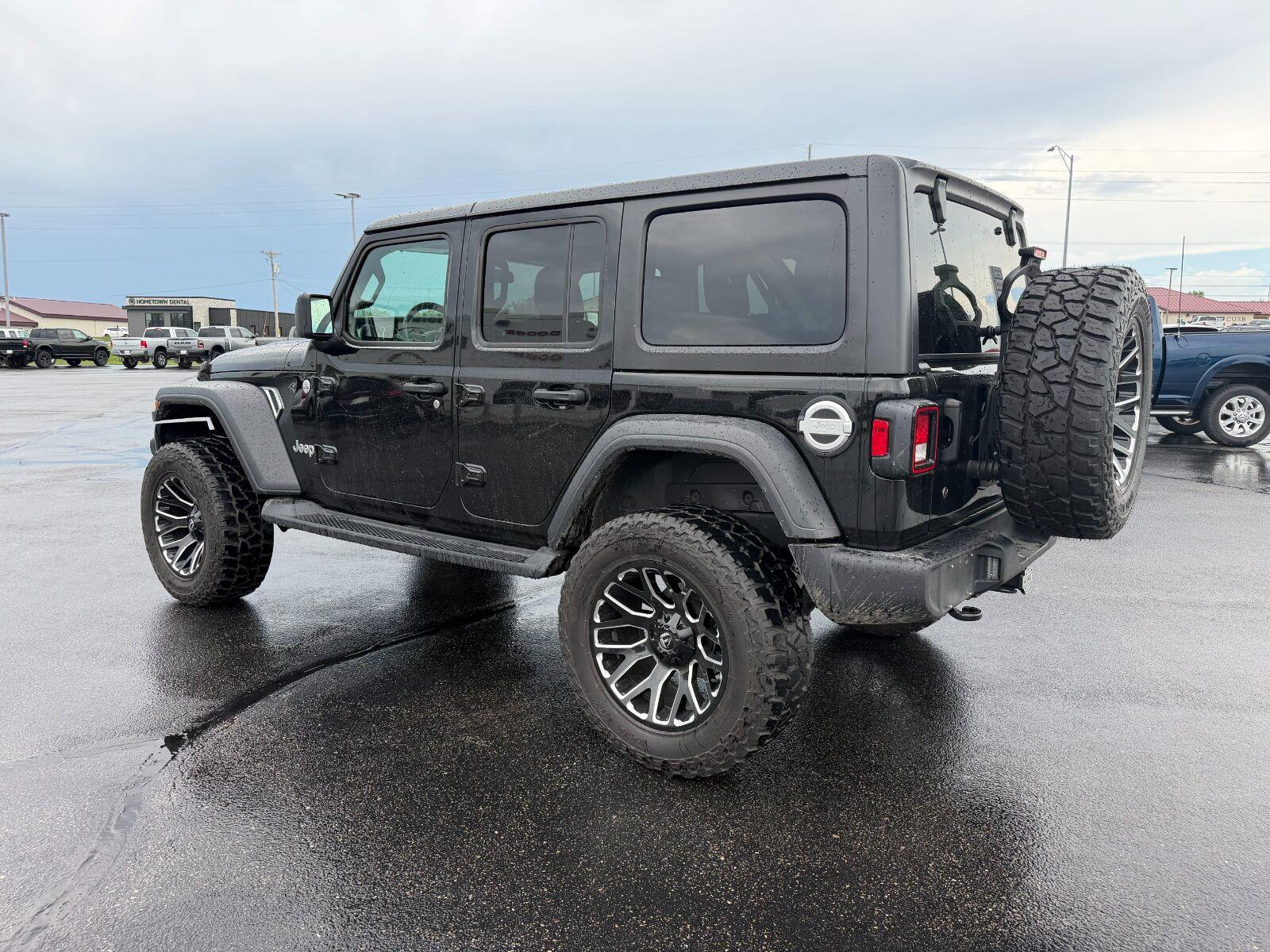 Used 2018 Black Clearcoat Jeep Sport S image 7