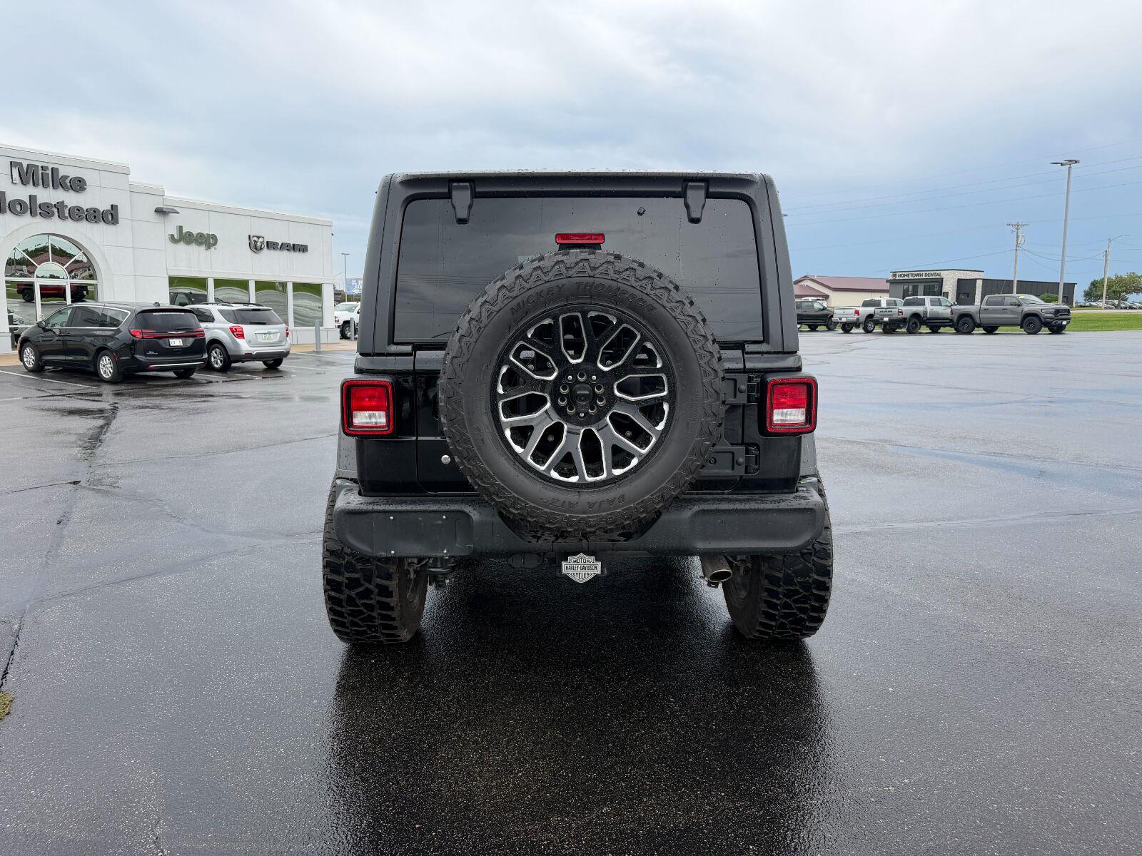Used 2018 Black Clearcoat Jeep Sport S image 8