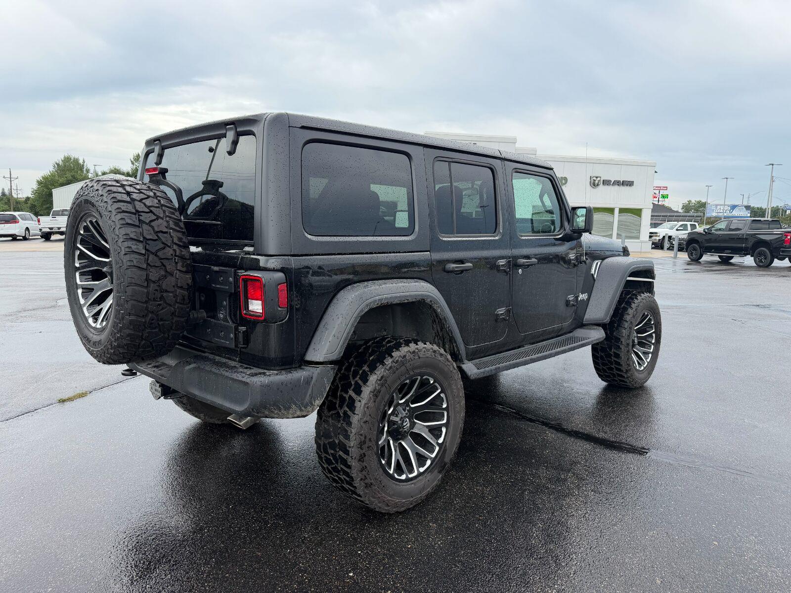 Used 2018 Black Clearcoat Jeep Sport S image 3