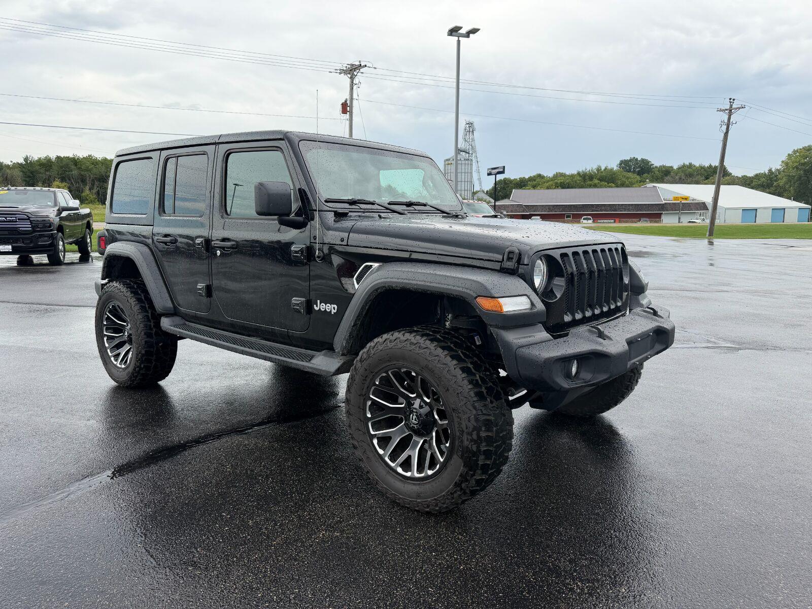 Used 2018 Black Clearcoat Jeep Sport S image 5