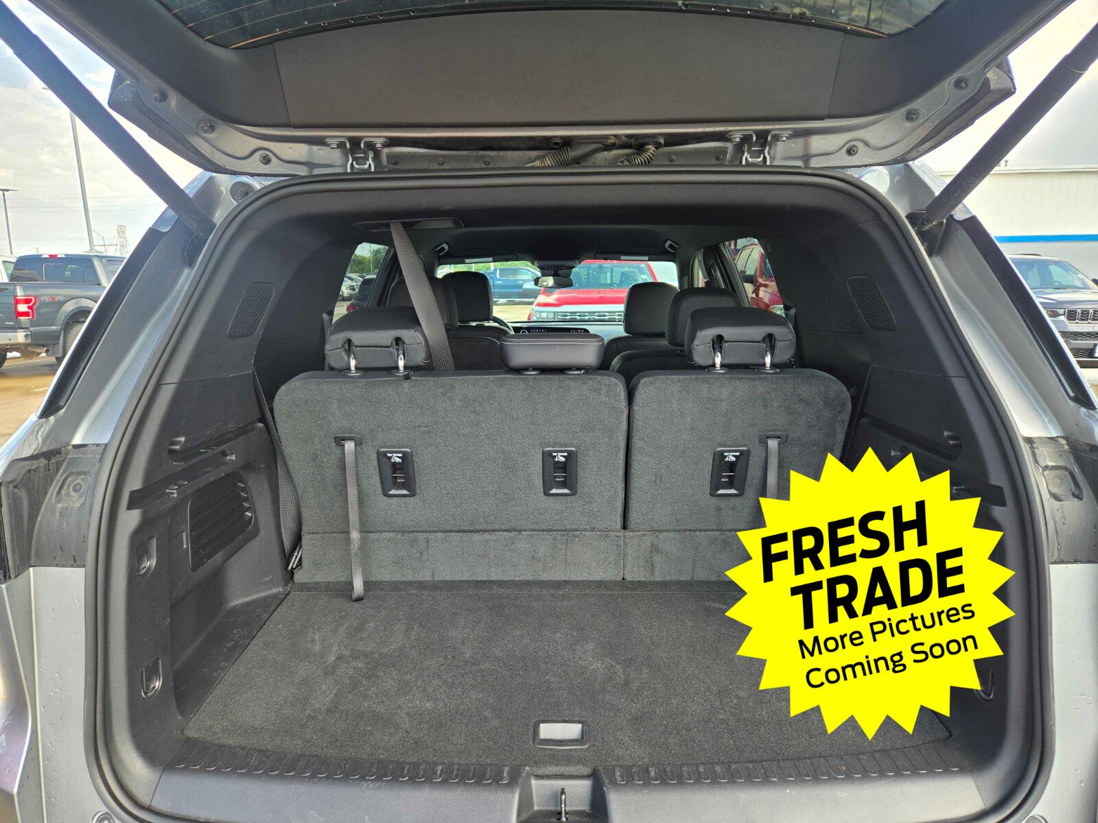 Sterling Gray Metallic 2026 Chevrolet Traverse SUV / Crossover Four-Wheel Drive 8-Speed Automatic
