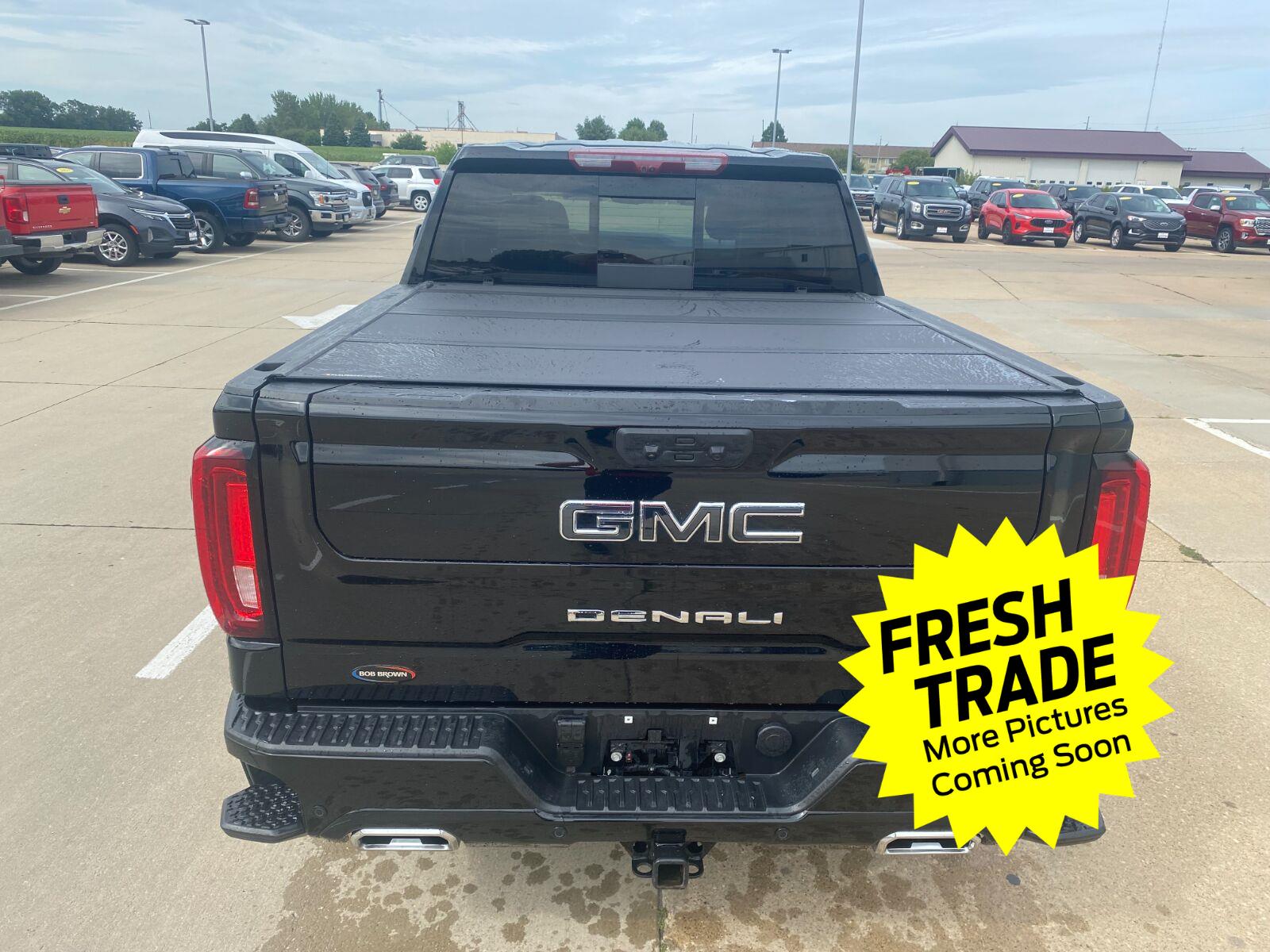 Used 2025 Onyx Black GMC Denali Ultimate image 3