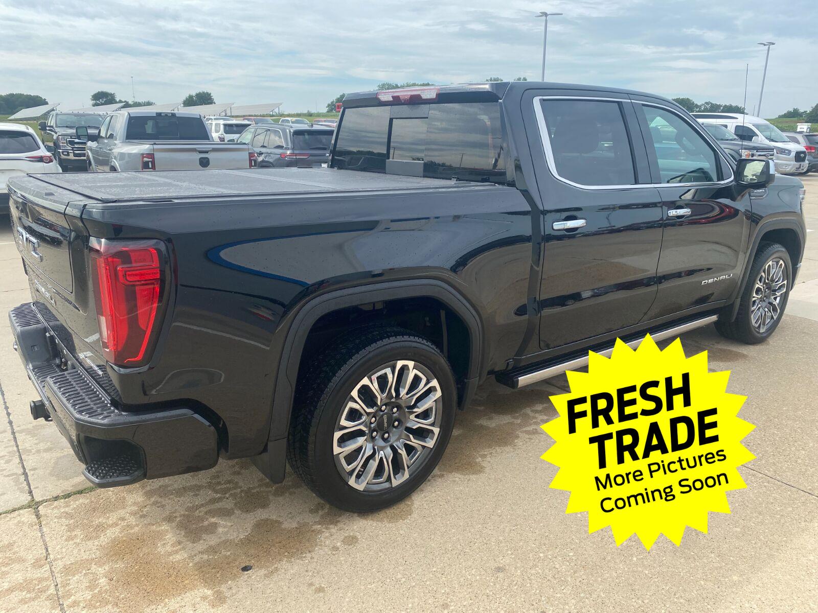 Used 2025 Onyx Black GMC Denali Ultimate image 5