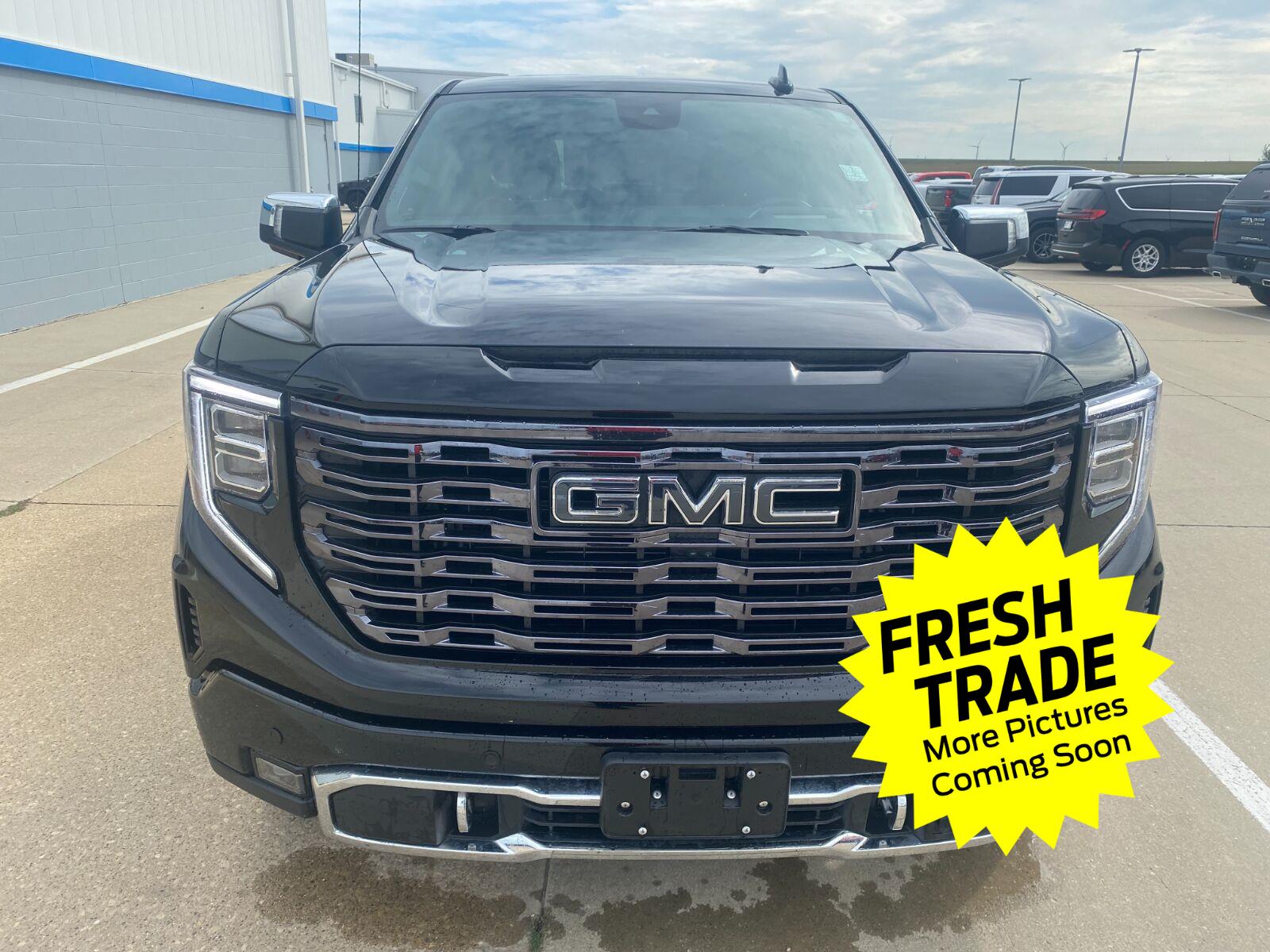 Used 2025 Onyx Black GMC Denali Ultimate image 7