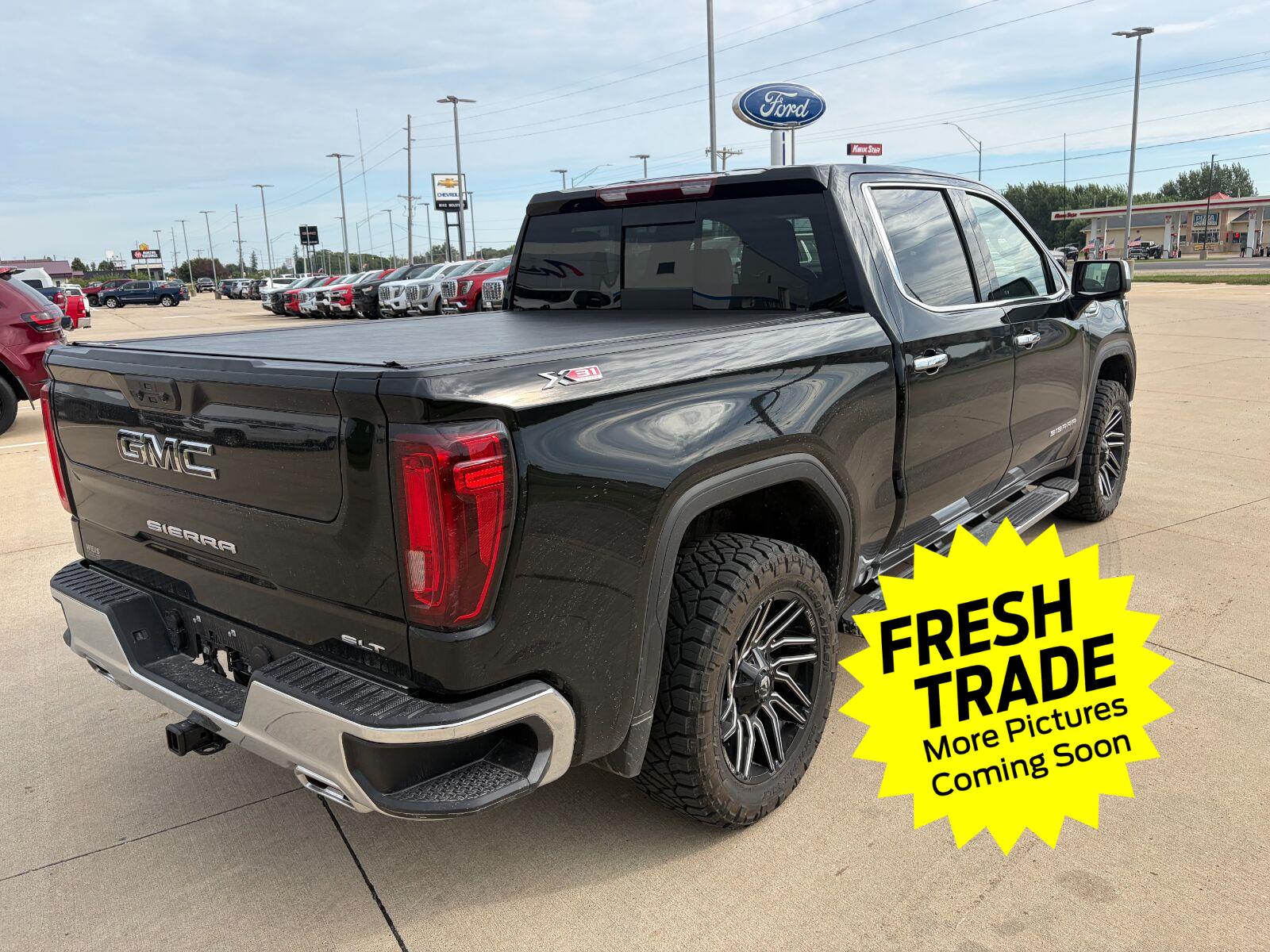 Used 2023 Onyx Black GMC SLT image 3
