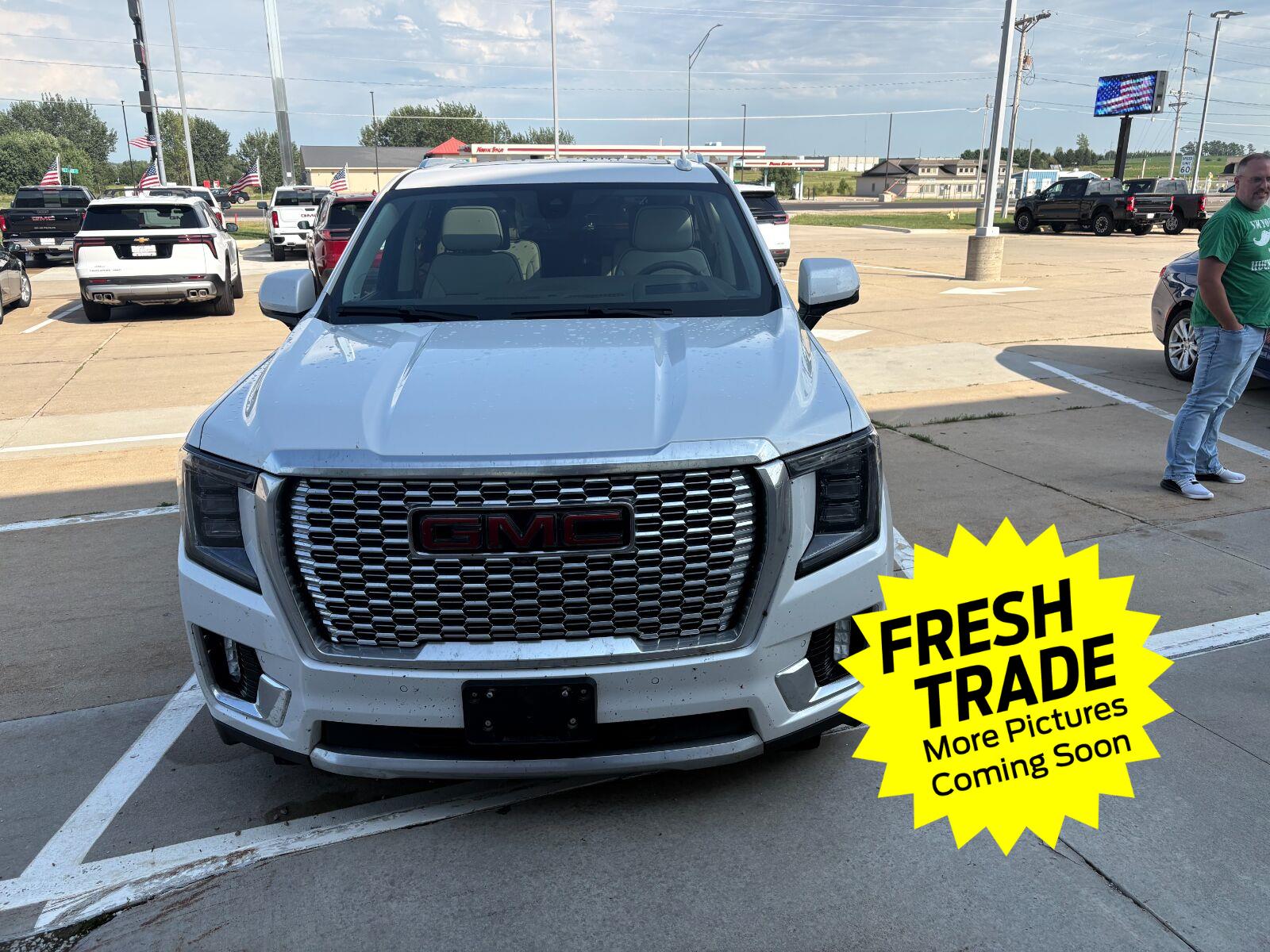Used 2021 White Frost Tricoat GMC Denali image 2