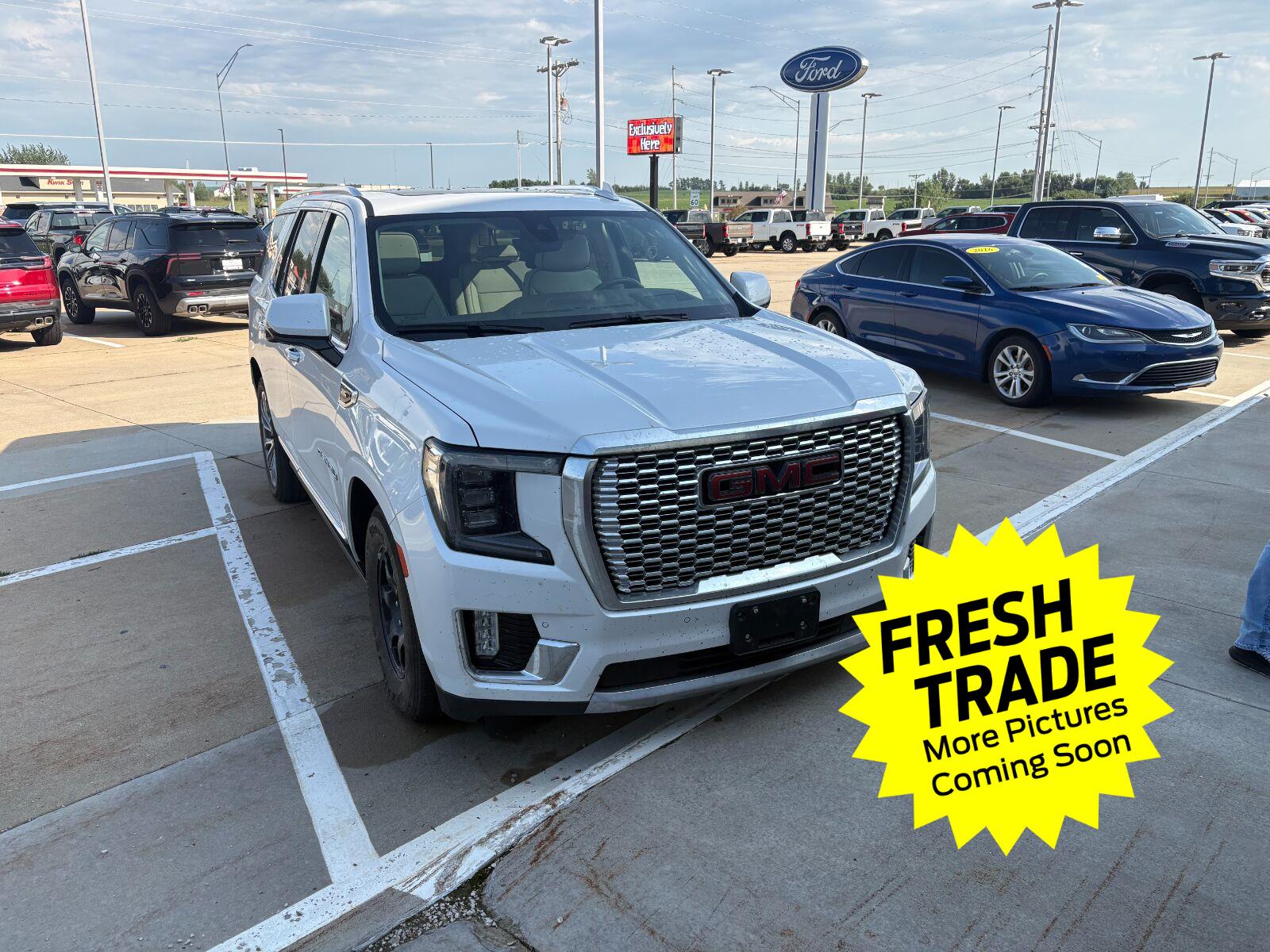 Used 2021 White Frost Tricoat GMC Denali image 3