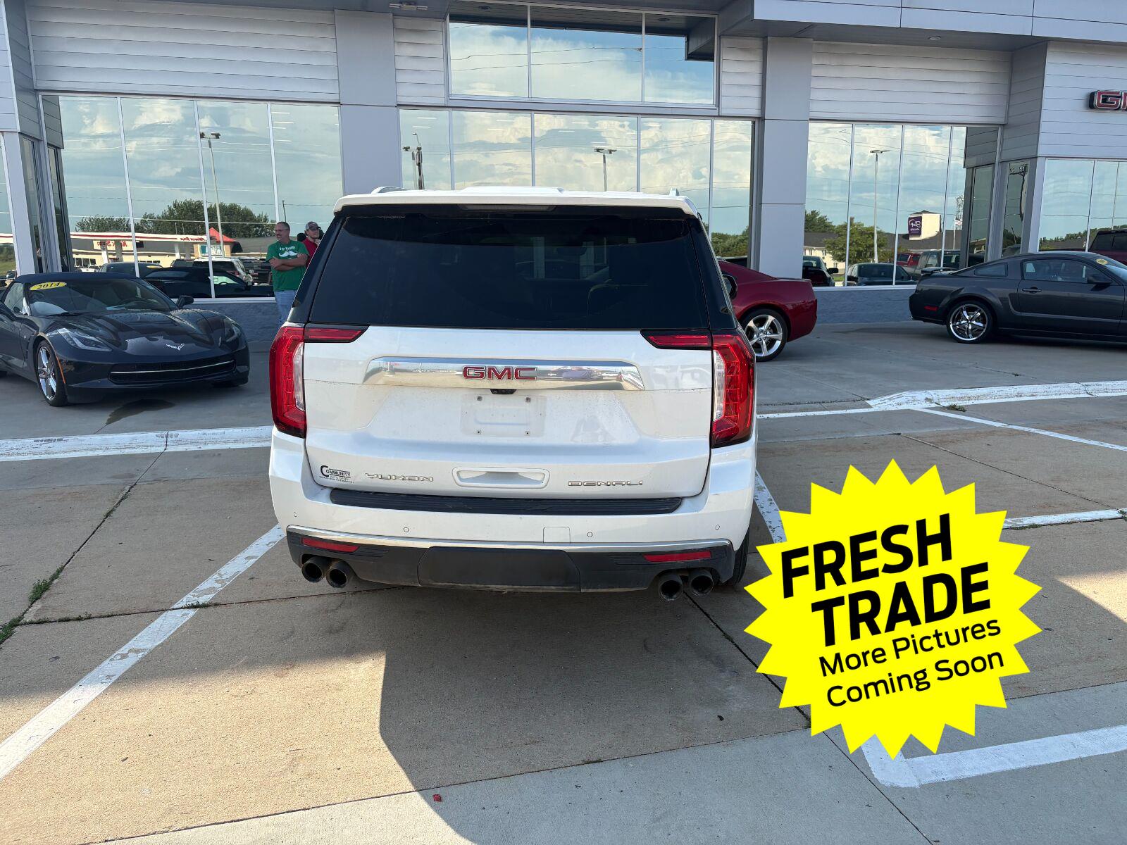 Used 2021 White Frost Tricoat GMC Denali image 4