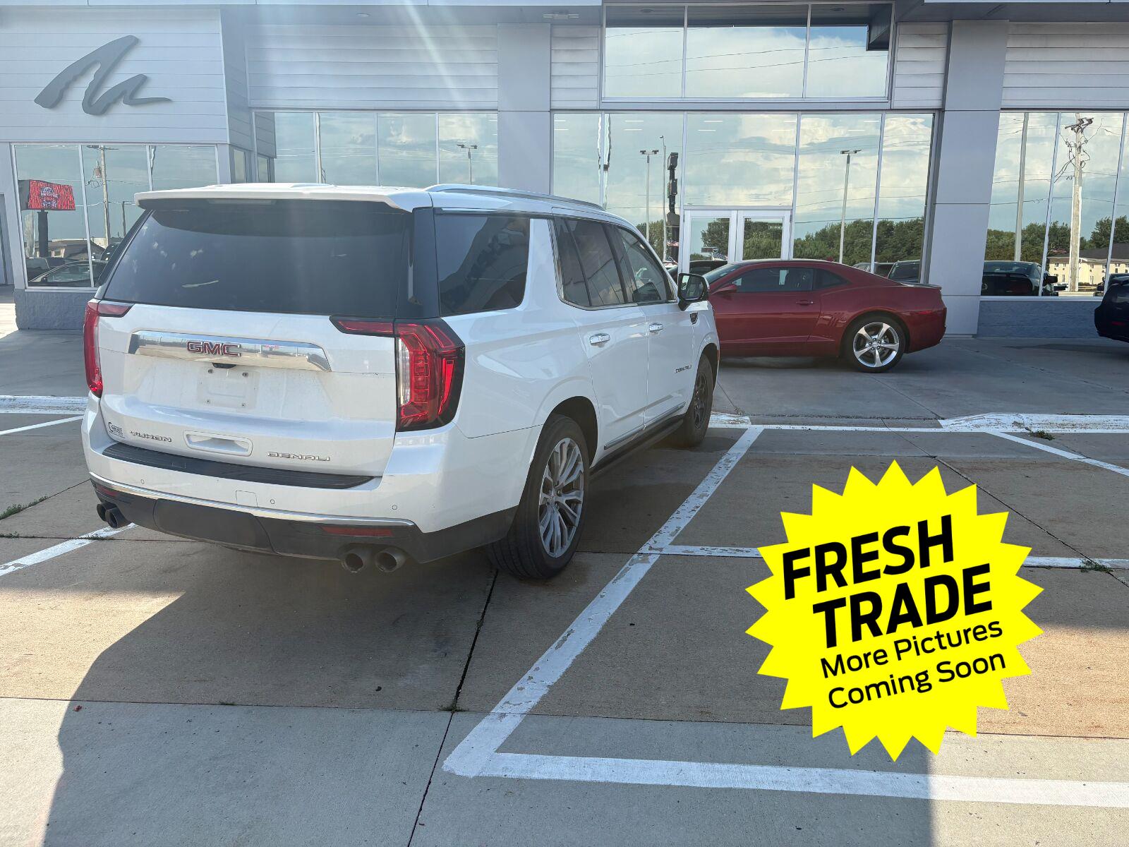 Used 2021 White Frost Tricoat GMC Denali image 5