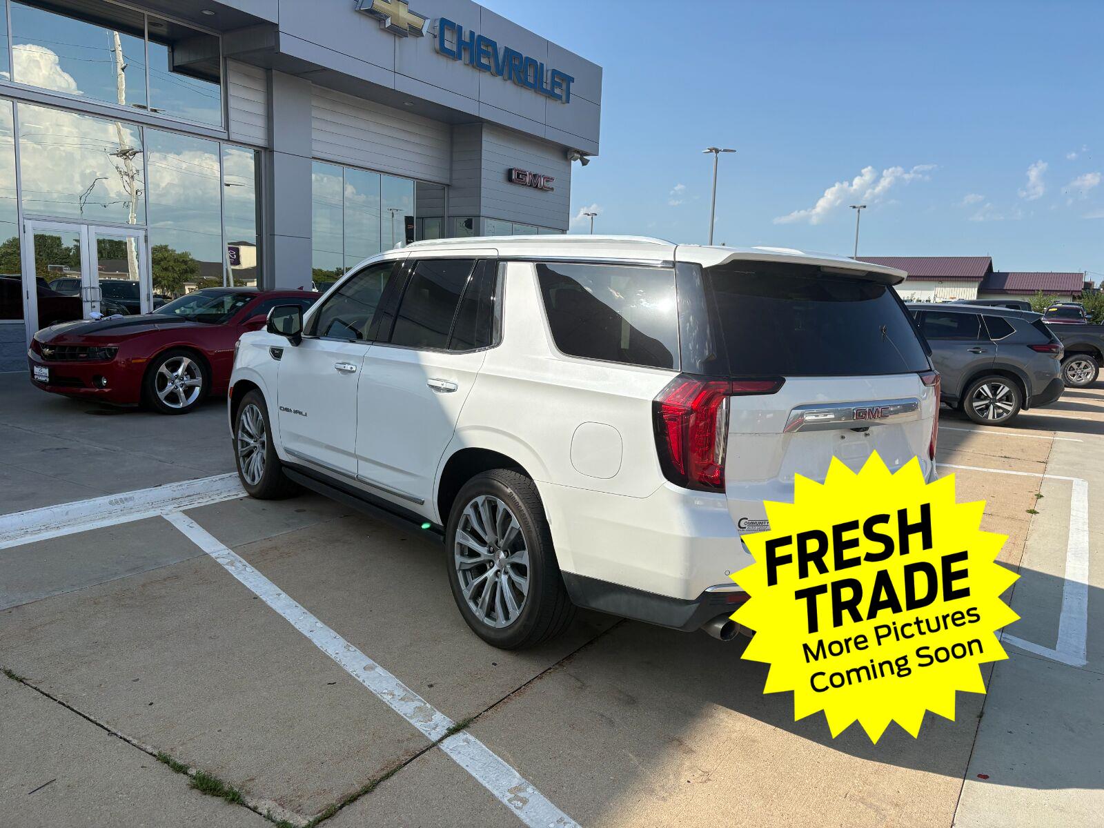 Used 2021 White Frost Tricoat GMC Denali image 6