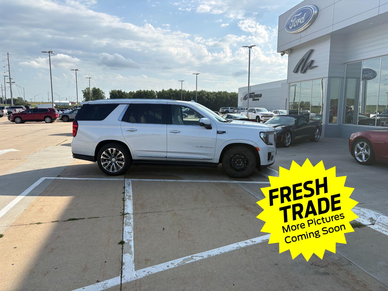 Used 2021 White Frost Tricoat GMC Denali image 7