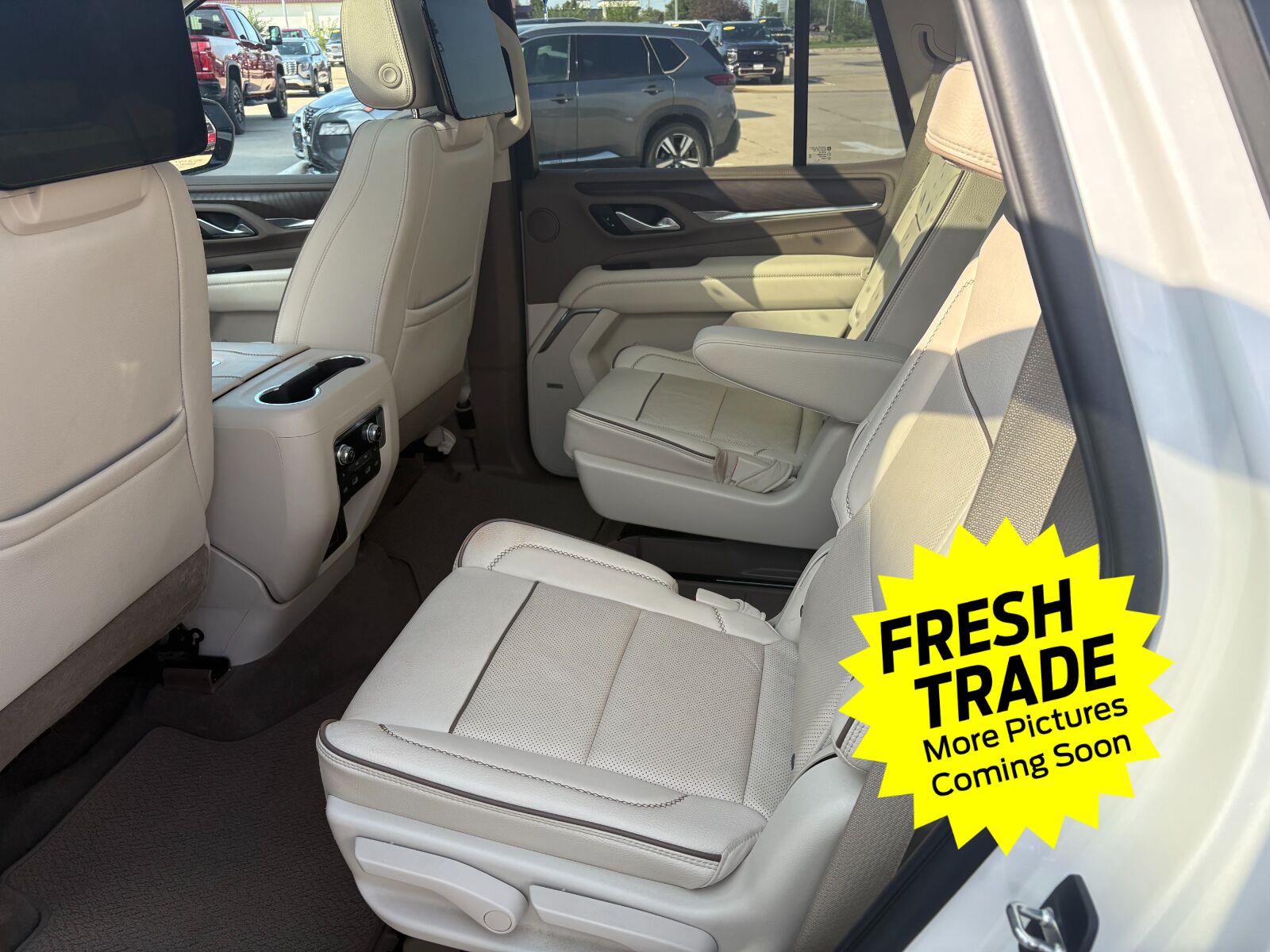 Used 2021 White Frost Tricoat GMC Denali image 10