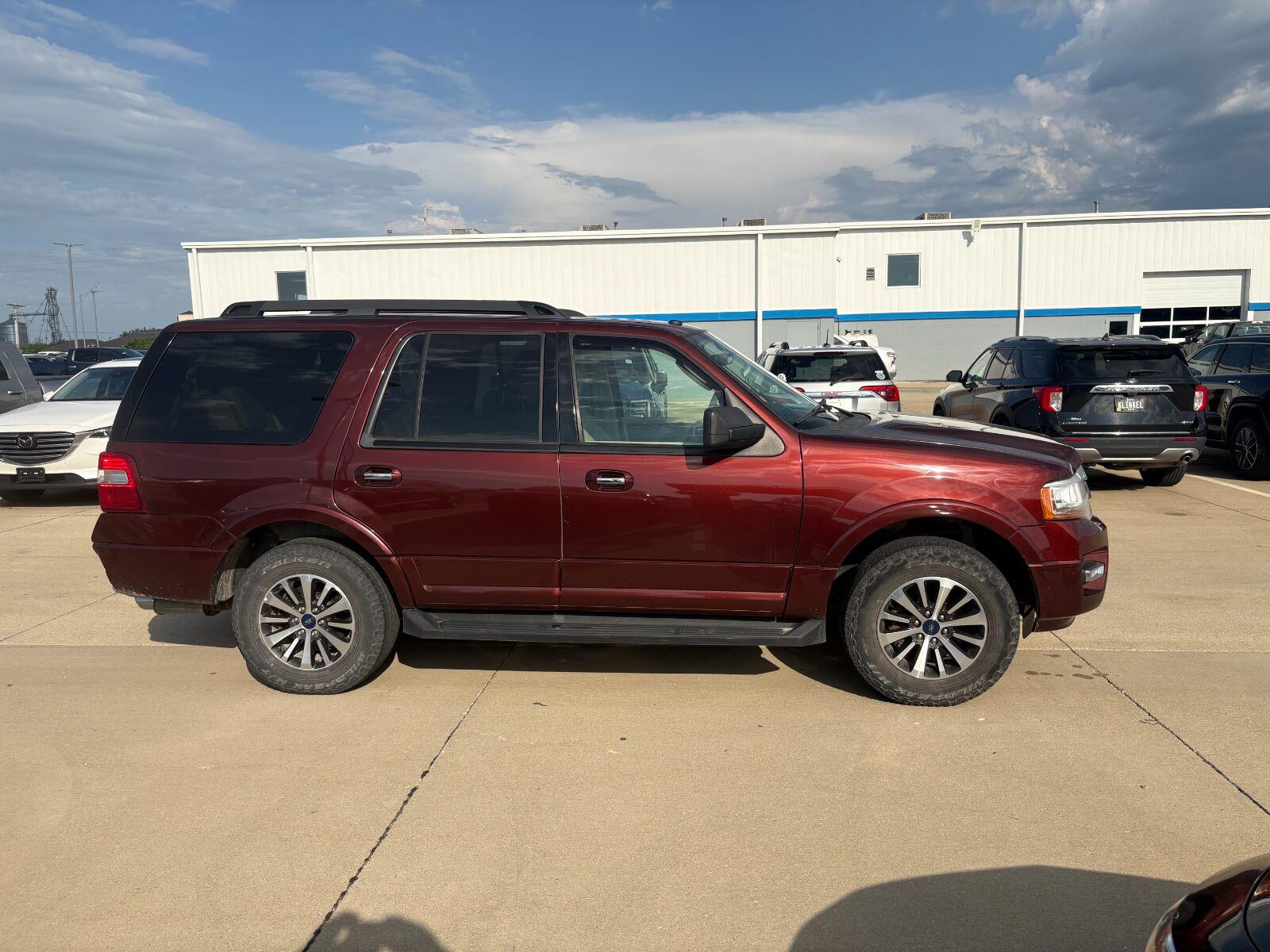 Used 2017 Bronze Fire Ford XLT image 9