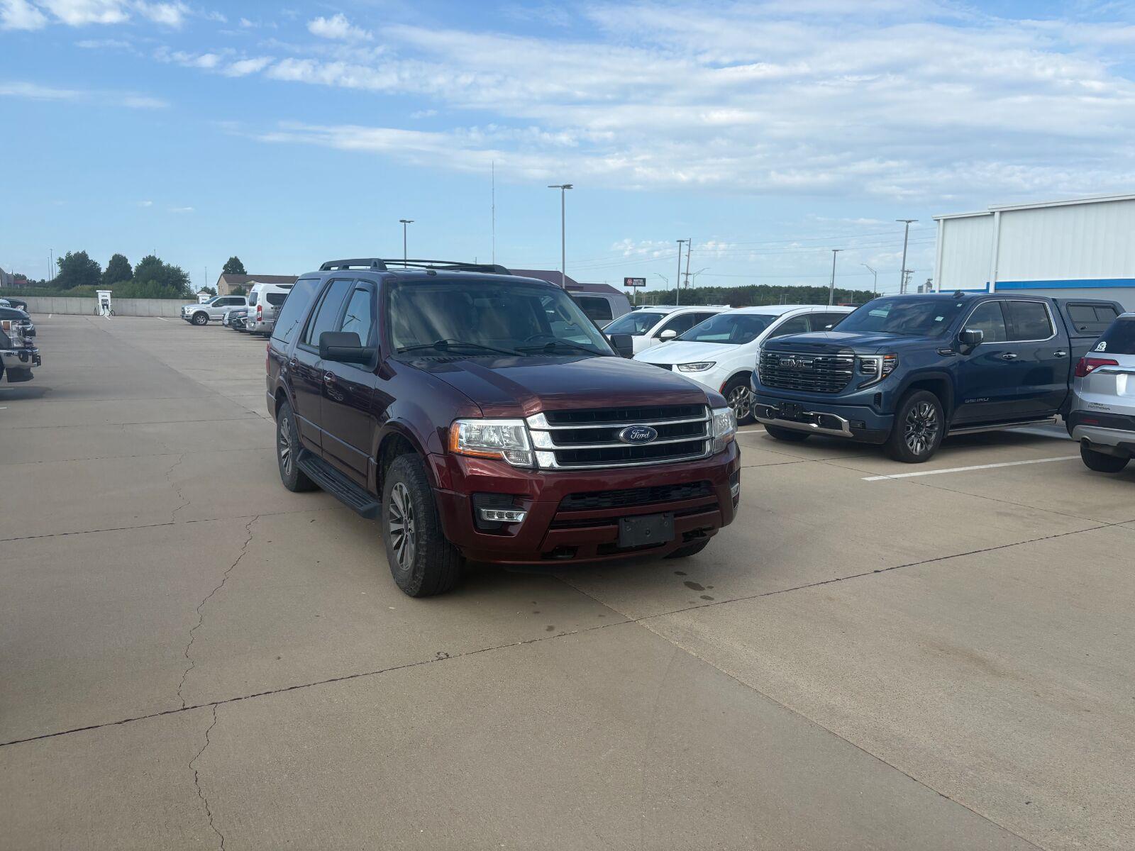 Used 2017 Bronze Fire Ford XLT image 2
