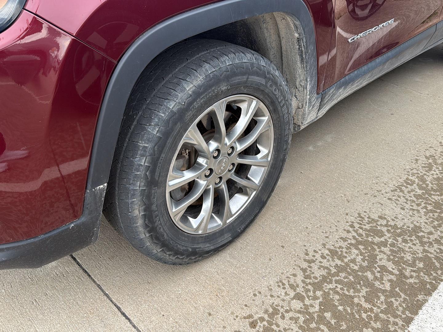 Used 2019 Velvet Red Pearlcoat Jeep Latitude Plus image 3