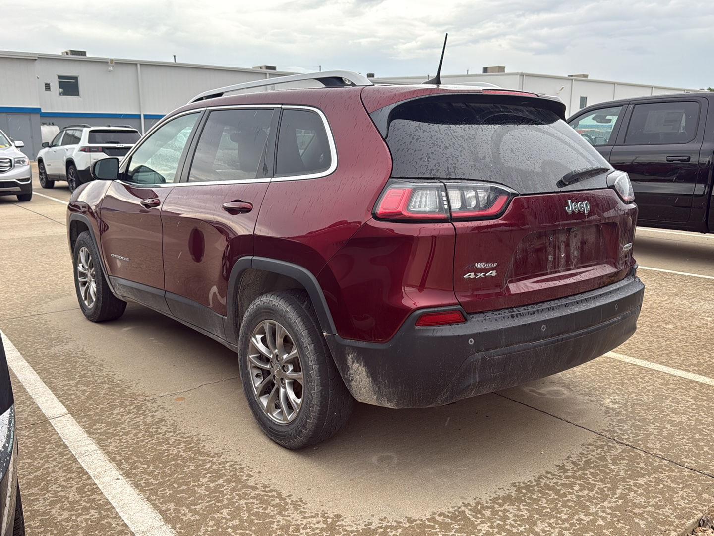 Used 2019 Velvet Red Pearlcoat Jeep Latitude Plus image 4