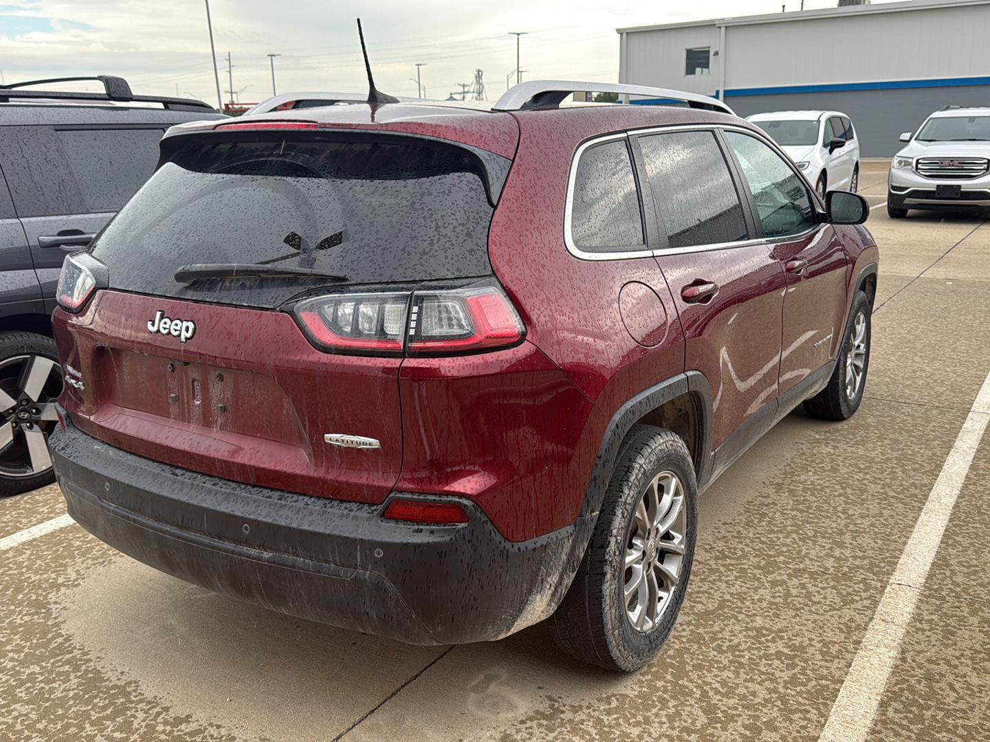 Used 2019 Velvet Red Pearlcoat Jeep Latitude Plus image 7