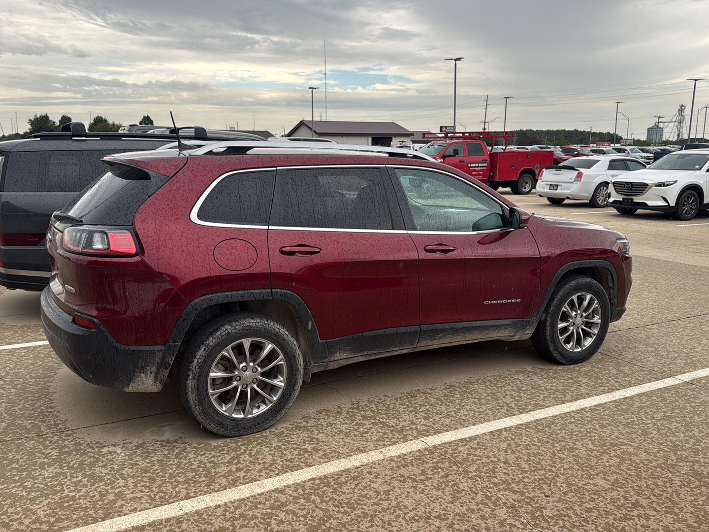 Used 2019 Velvet Red Pearlcoat Jeep Latitude Plus image 8