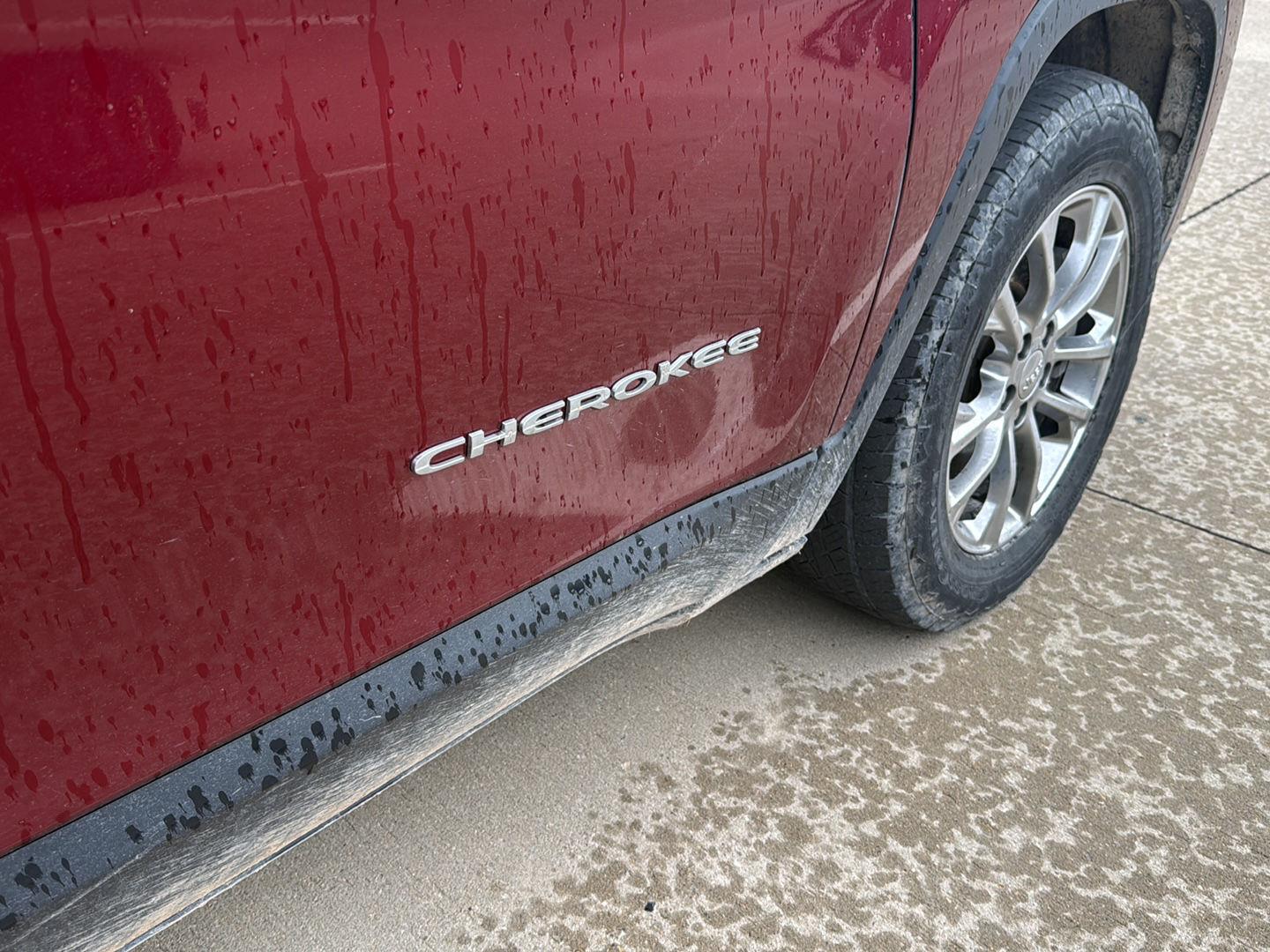 Used 2019 Velvet Red Pearlcoat Jeep Latitude Plus image 9