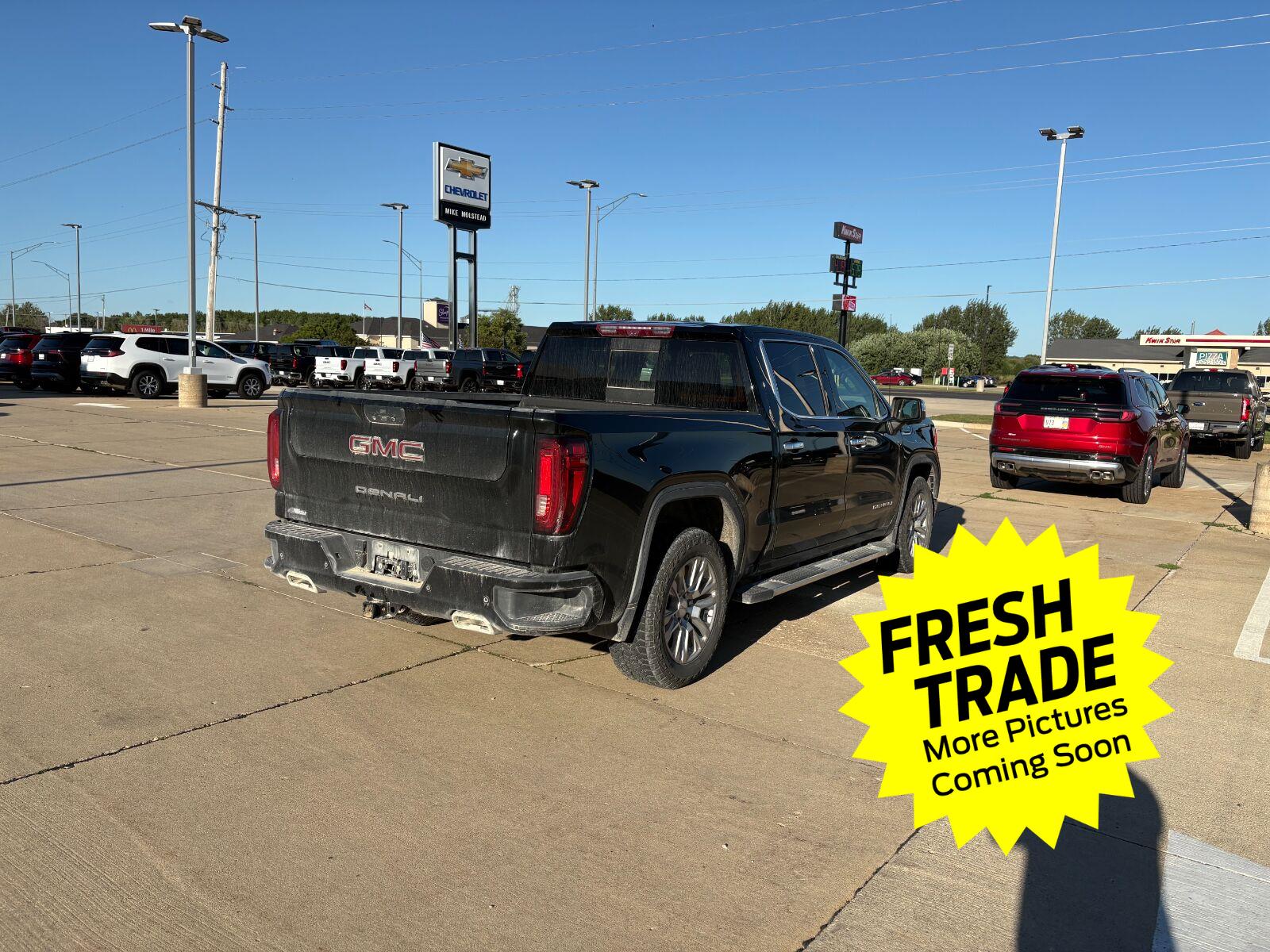 Used 2023 Onyx Black GMC Denali image 5