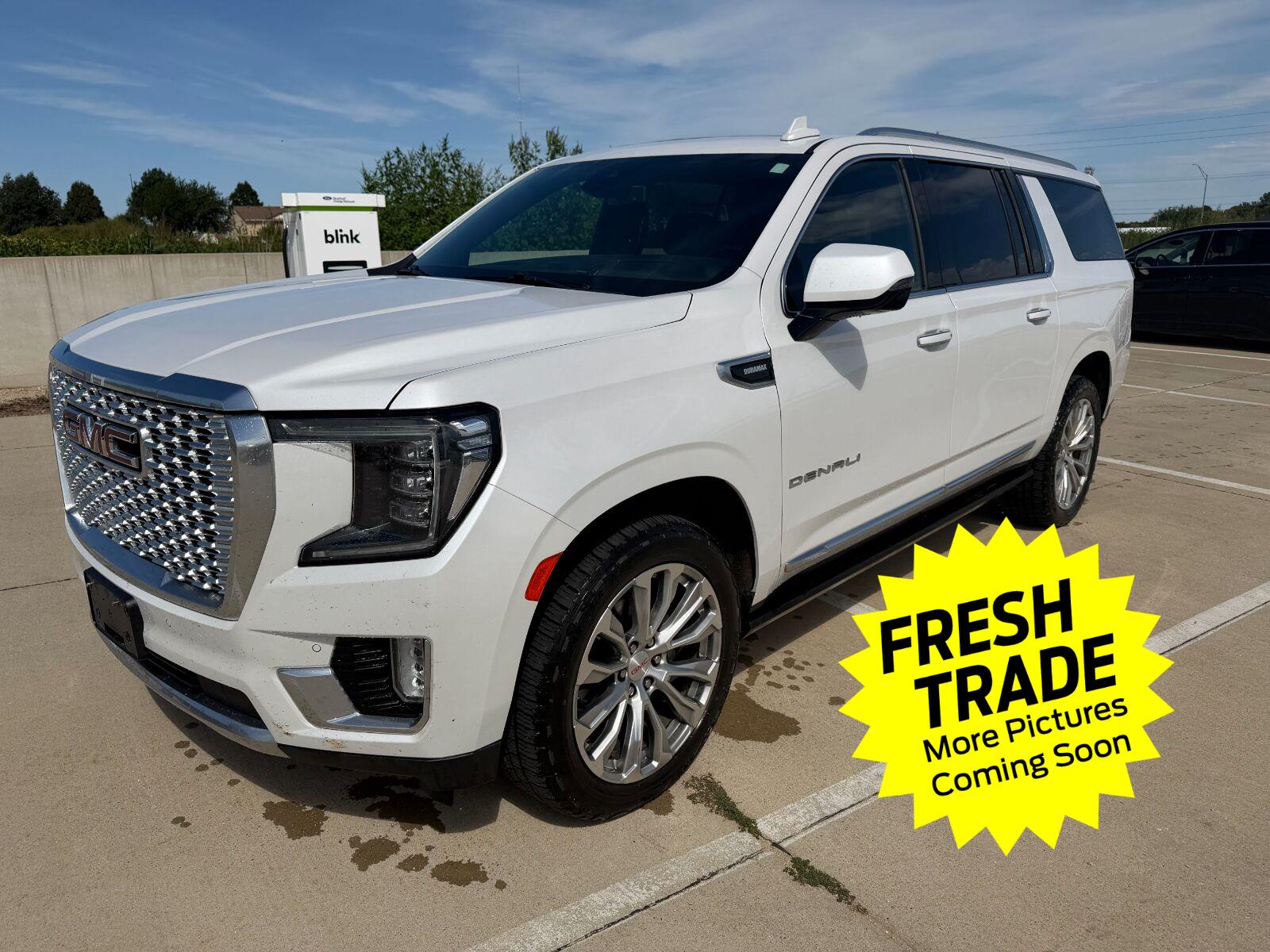 White Frost Tricoat 2023 GMC Yukon XL SUV / Crossover Four-Wheel Drive Automatic