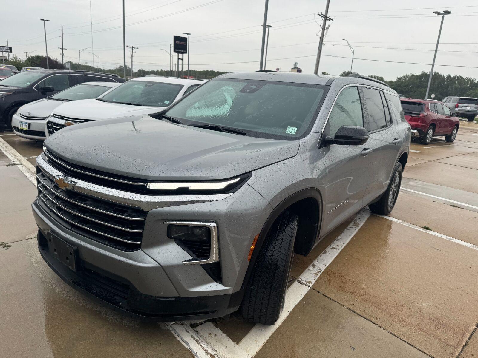 Sterling Gray Metallic 2026 Chevrolet Traverse SUV / Crossover Four-Wheel Drive 8-Speed Automatic