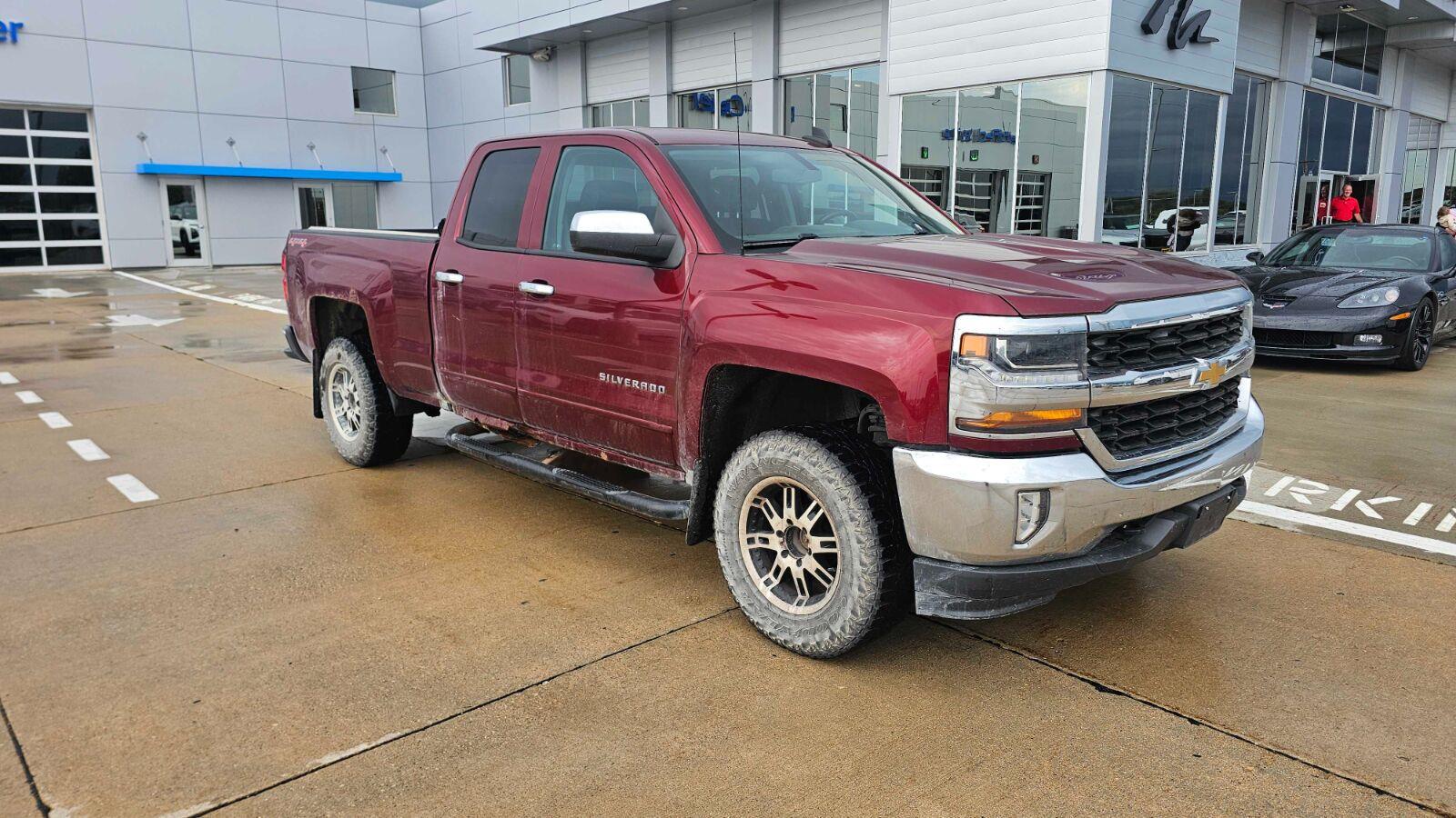 Used 2016 Siren Red Tintcoat Chevrolet LT image 3