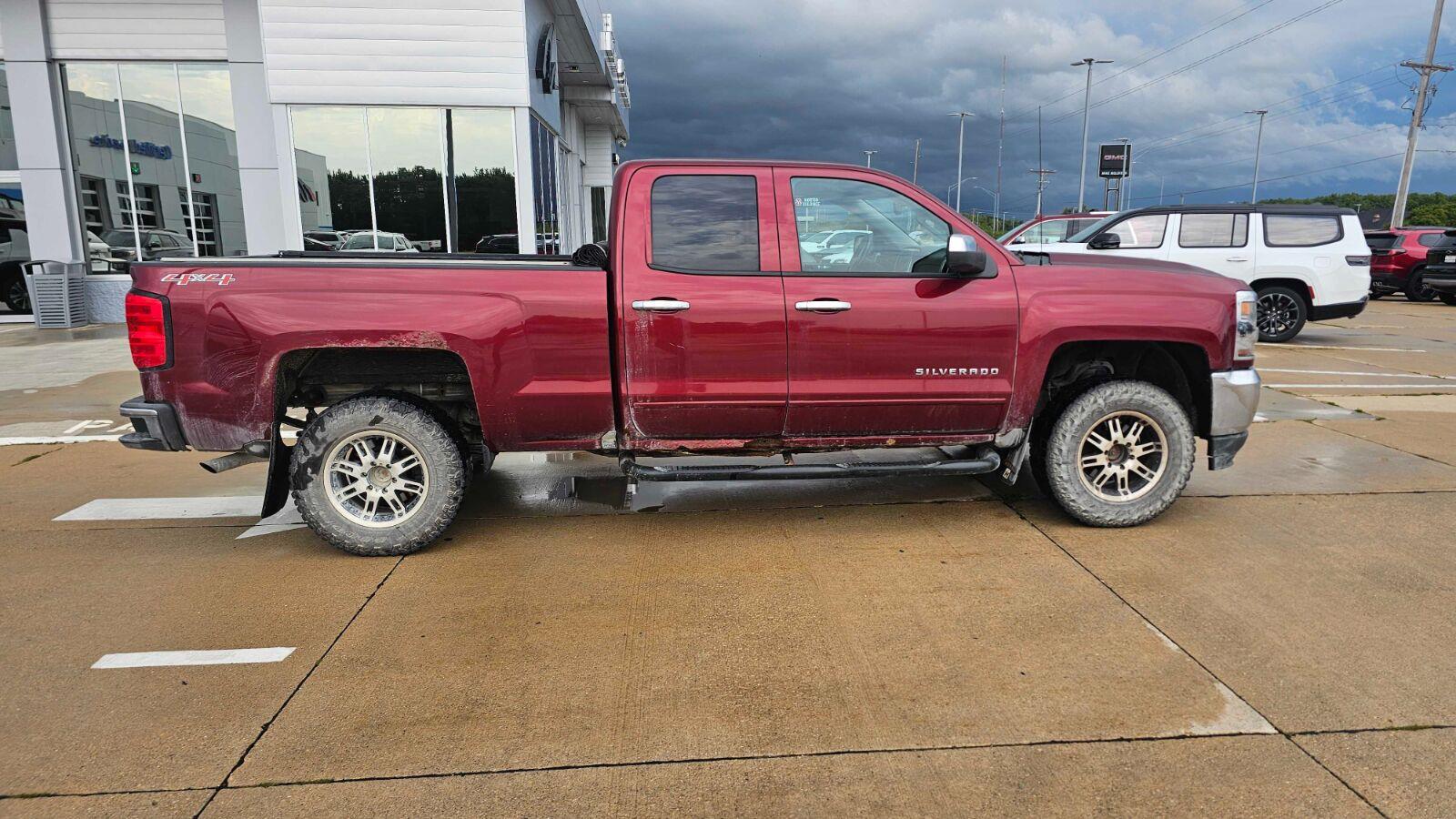 Used 2016 Siren Red Tintcoat Chevrolet LT image 4