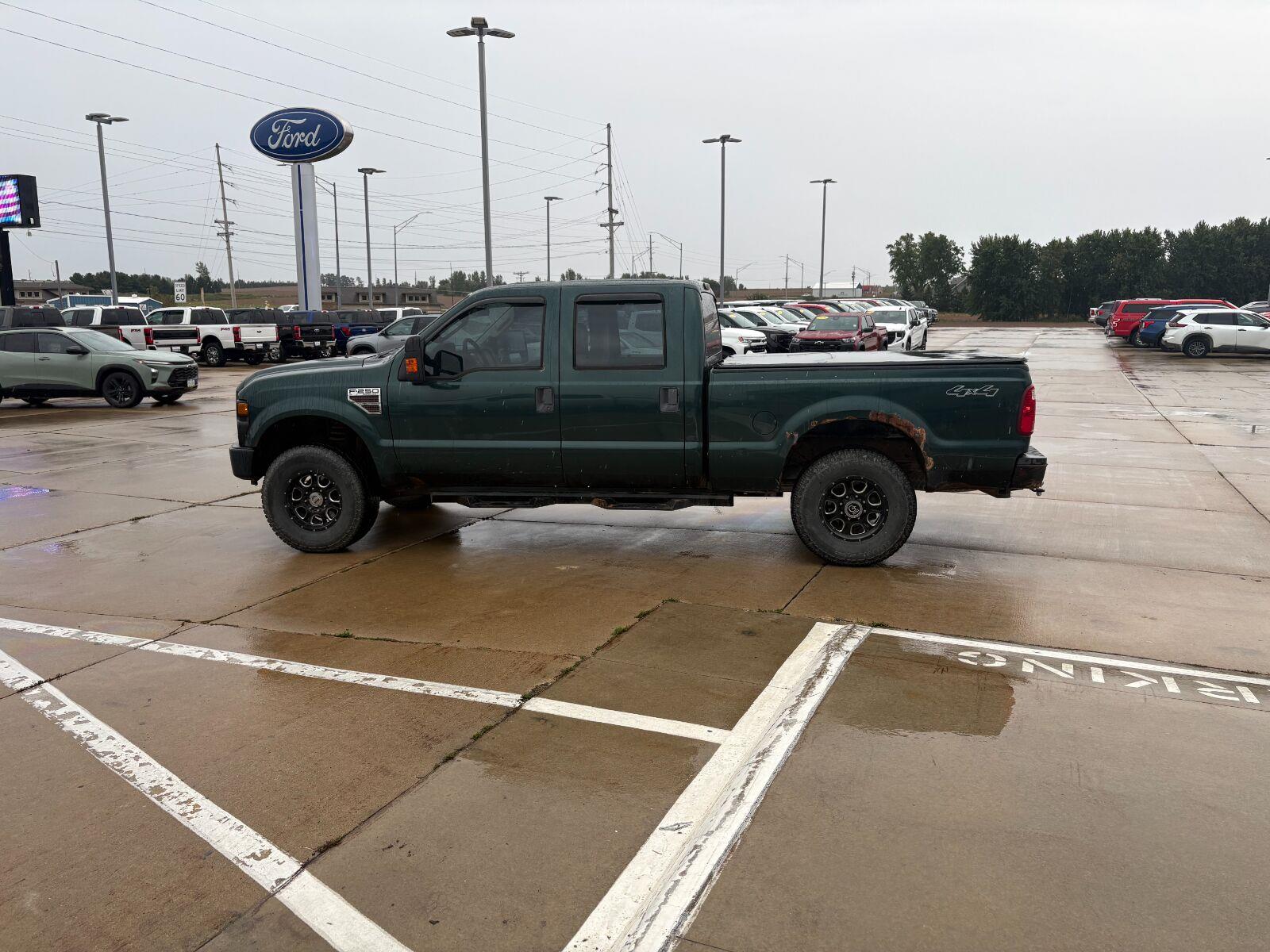 2010 Ford F-250 Super Duty Pickup Truck Four-Wheel Drive 6-Speed Manual Overdrive