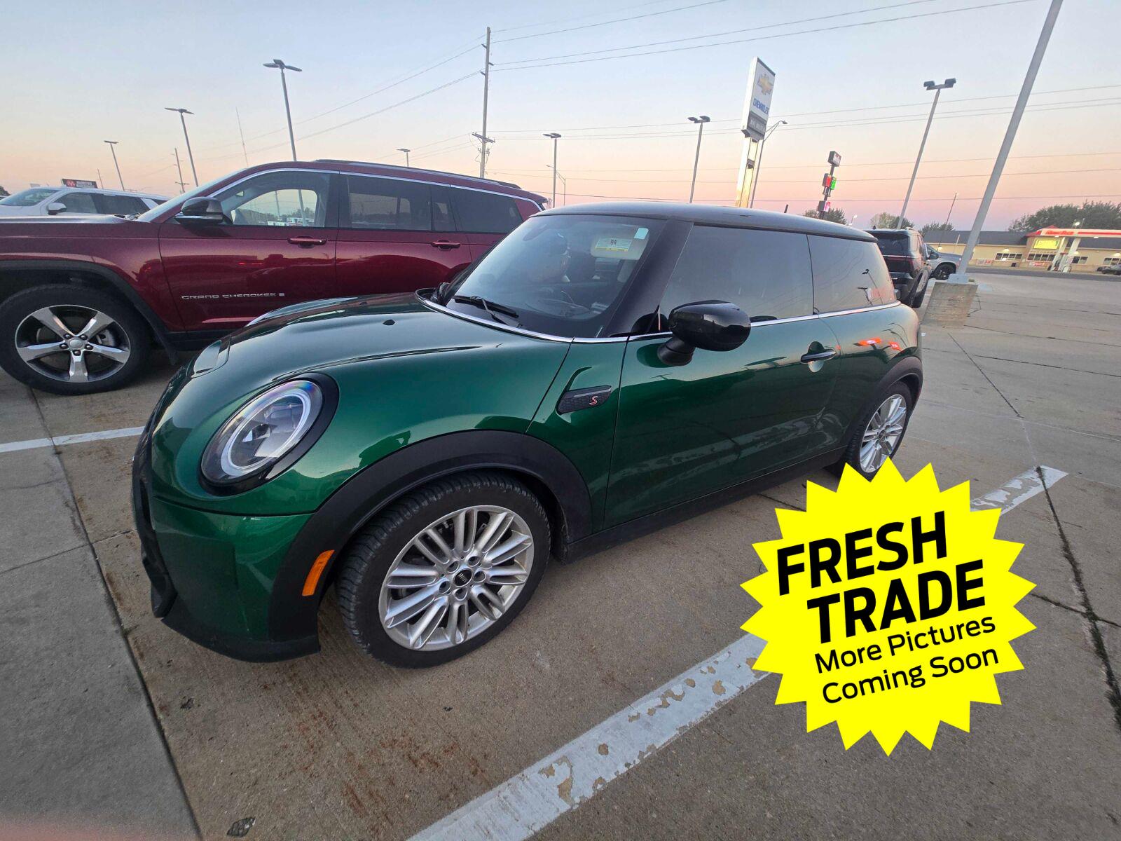 British Racing Green IV Metallic 2022 MINI Cooper Hatchback Front-Wheel Drive 7-Speed Dual Clutch
